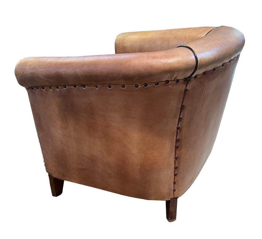 Fauteuils club français anciens État moyen - En vente à Sag Harbor, NY