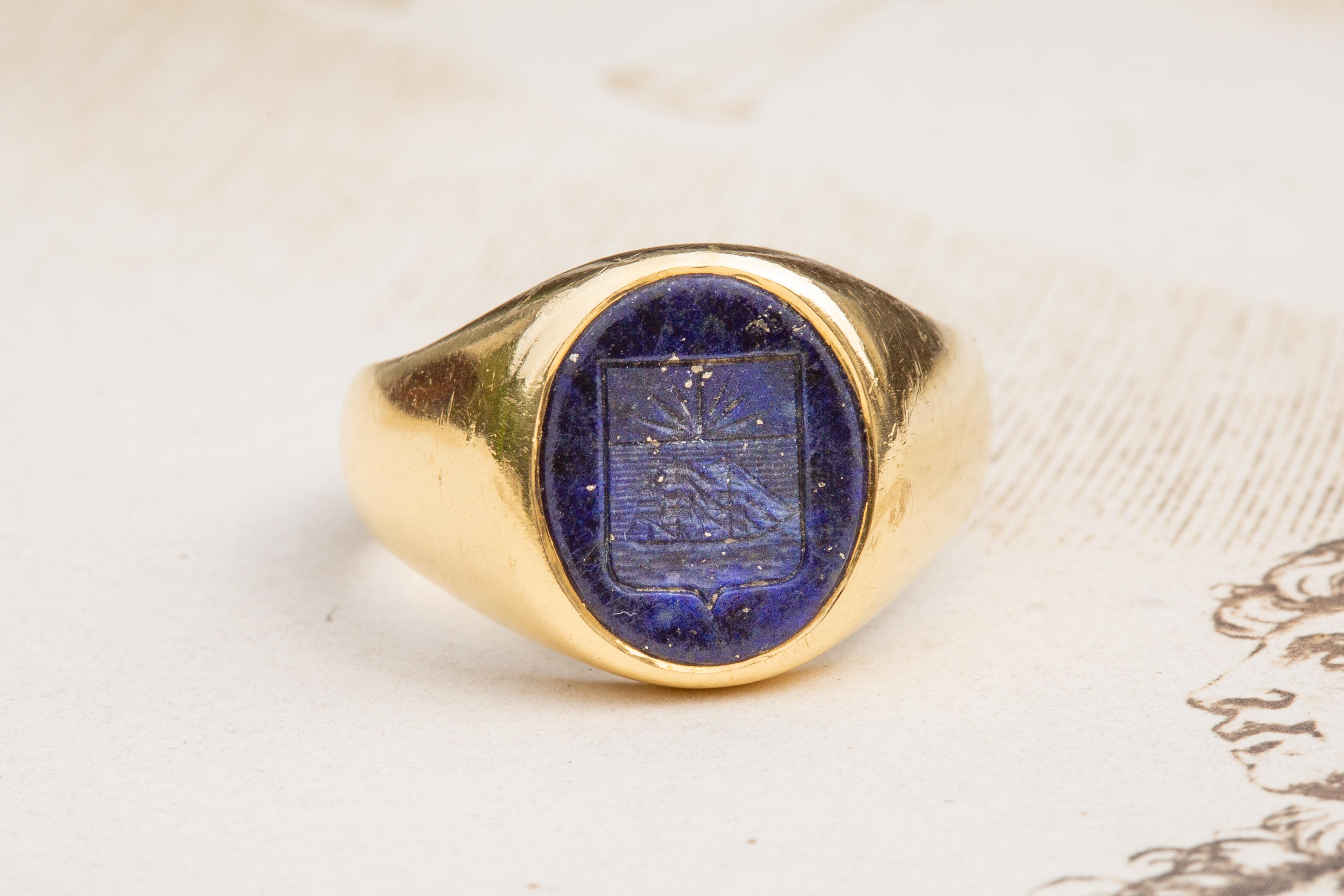 Antique French Coat of Arms Lapis Lazuli Intaglio Signet Ring Victorian In Good Condition In London, GB