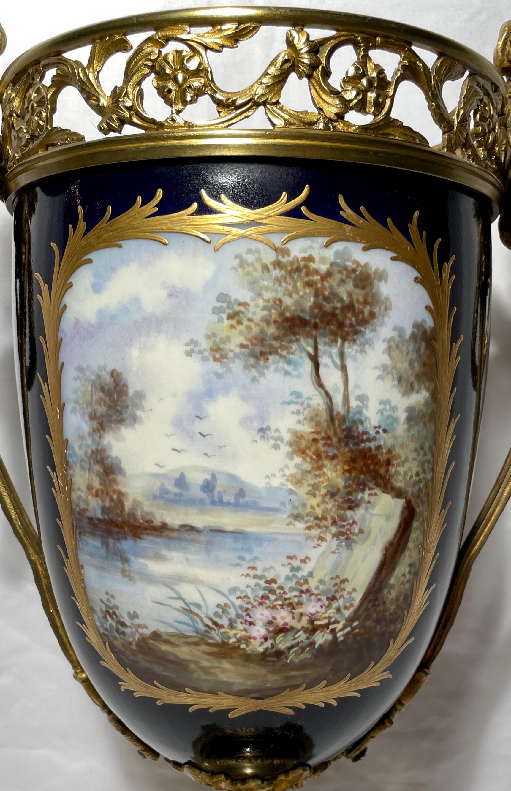Antique French Cobalt Blue & Gold Sèvres Porcelain Vase, circa 1860-1880 2