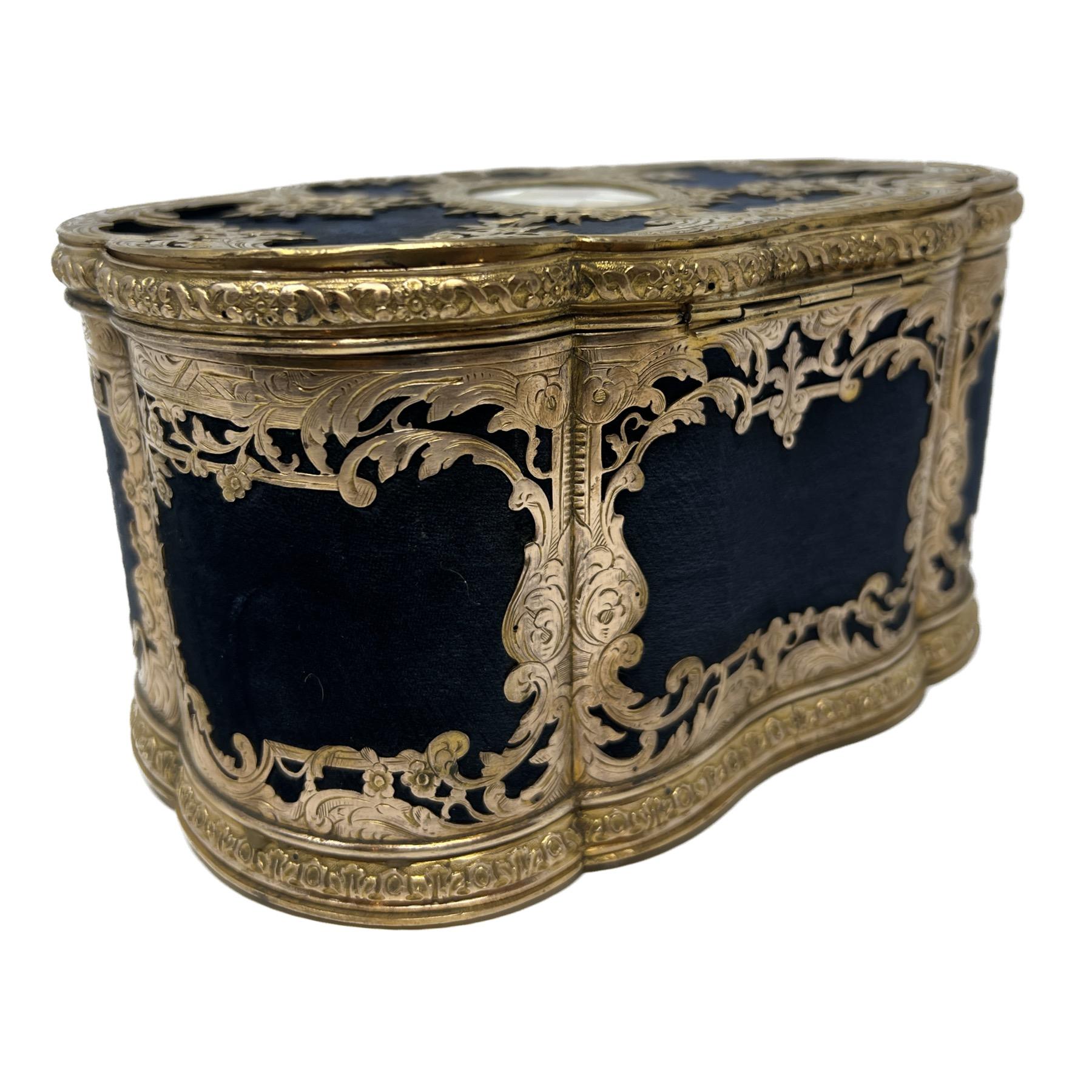 XIXe siècle Boîte à bijoux française ancienne en cobalt et bronze doré délicat « dentelle », vers 1870 en vente