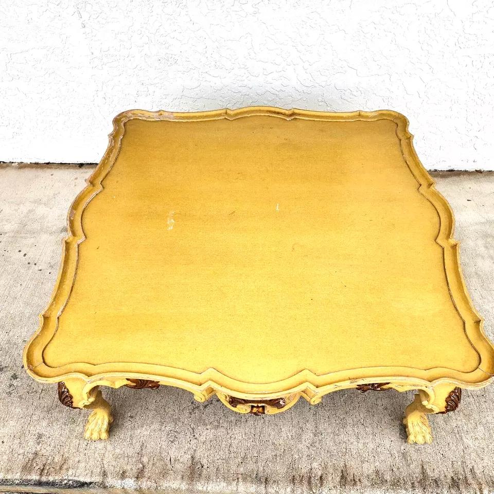 Antique French Coffee Cocktail Table (Mesa de centro francesa antigua) Madera en venta