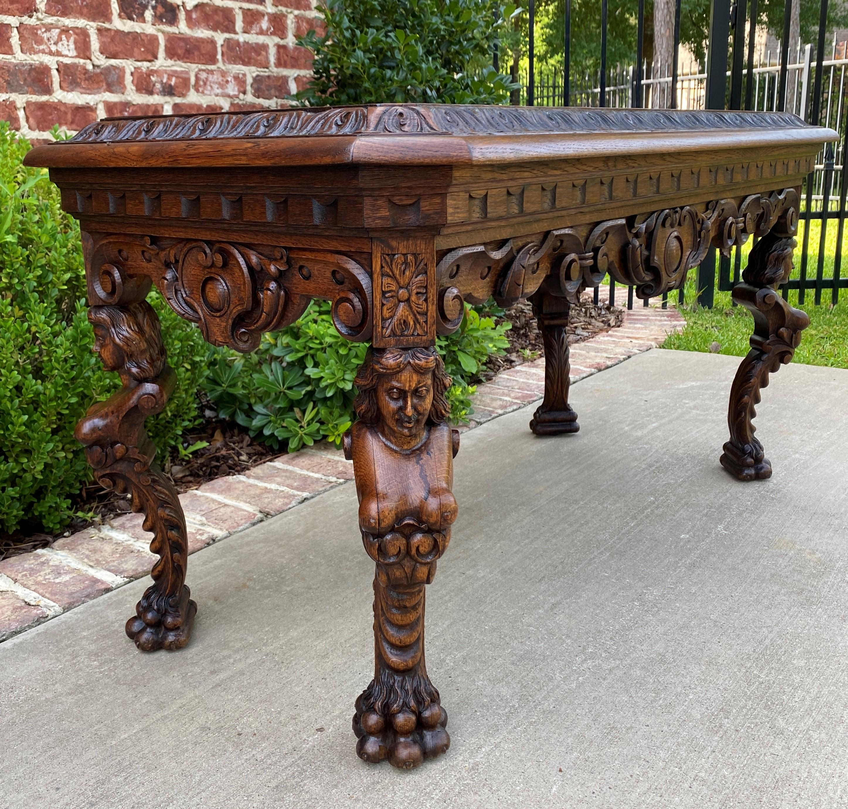 Chêne Ancienne table basse française de style néo-Renaissance avec pieds en pattes de pattes et assise de fenêtre en chêne en vente