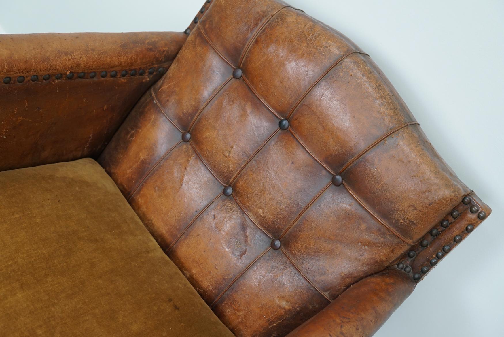Antique French Cognac Leather Buttoned Back Club Chair In Good Condition For Sale In Nijmegen, NL