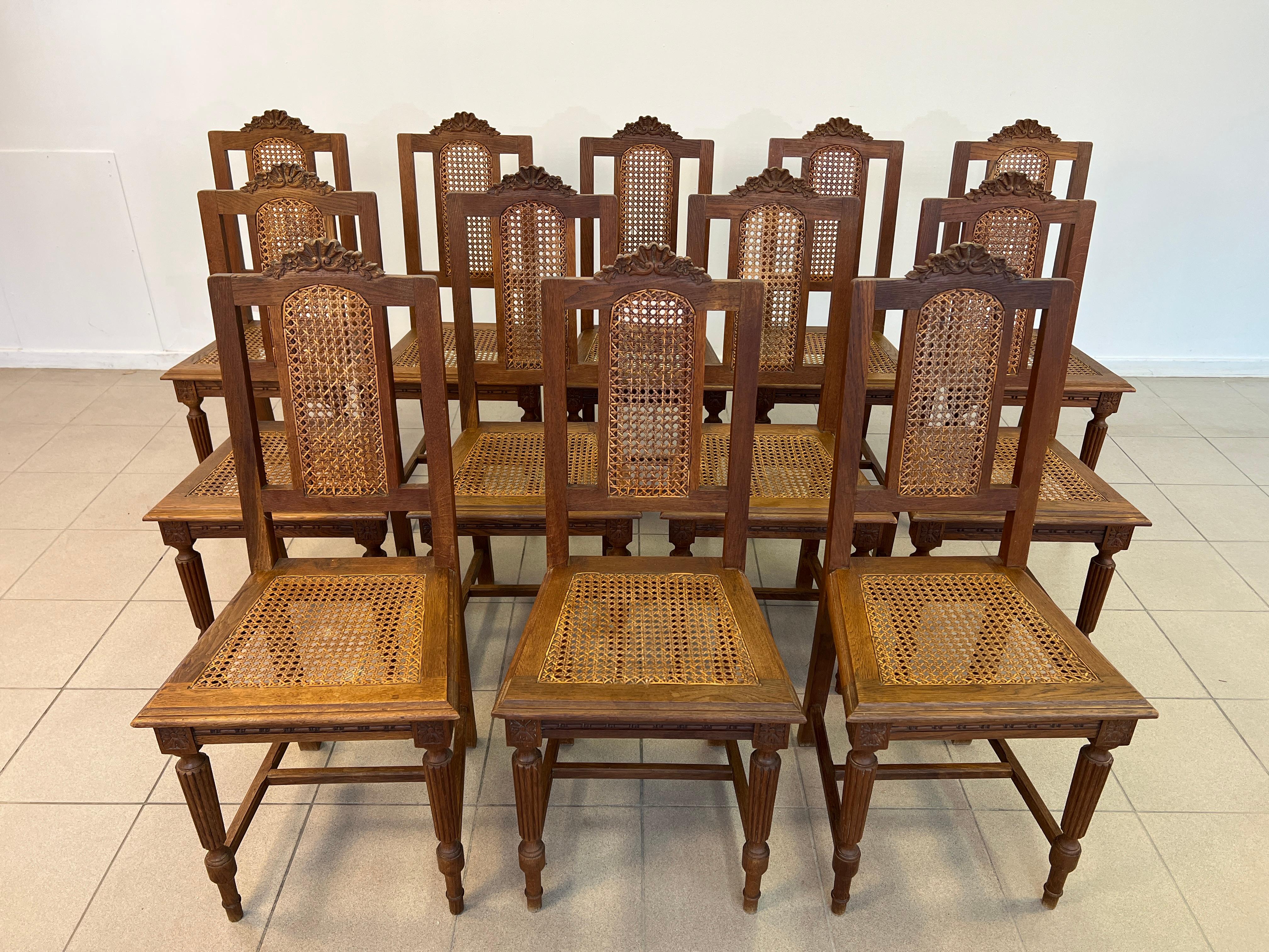 Antique French Colonial Rattan Dining Chairs – Set of 12 (Französische Provence) im Angebot