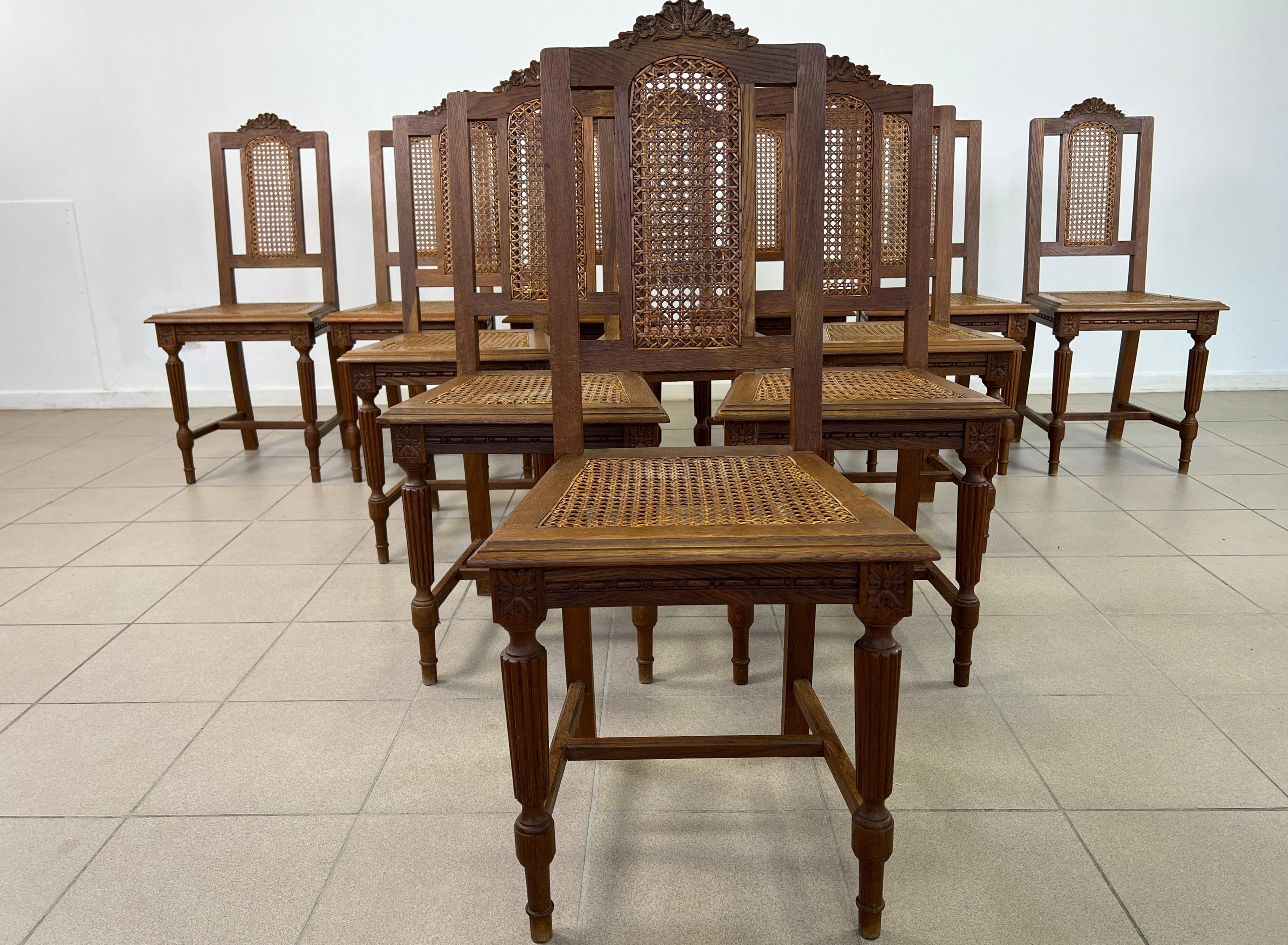 Antique French Colonial Rattan Dining Chairs – Set of 12 (Französisch) im Angebot