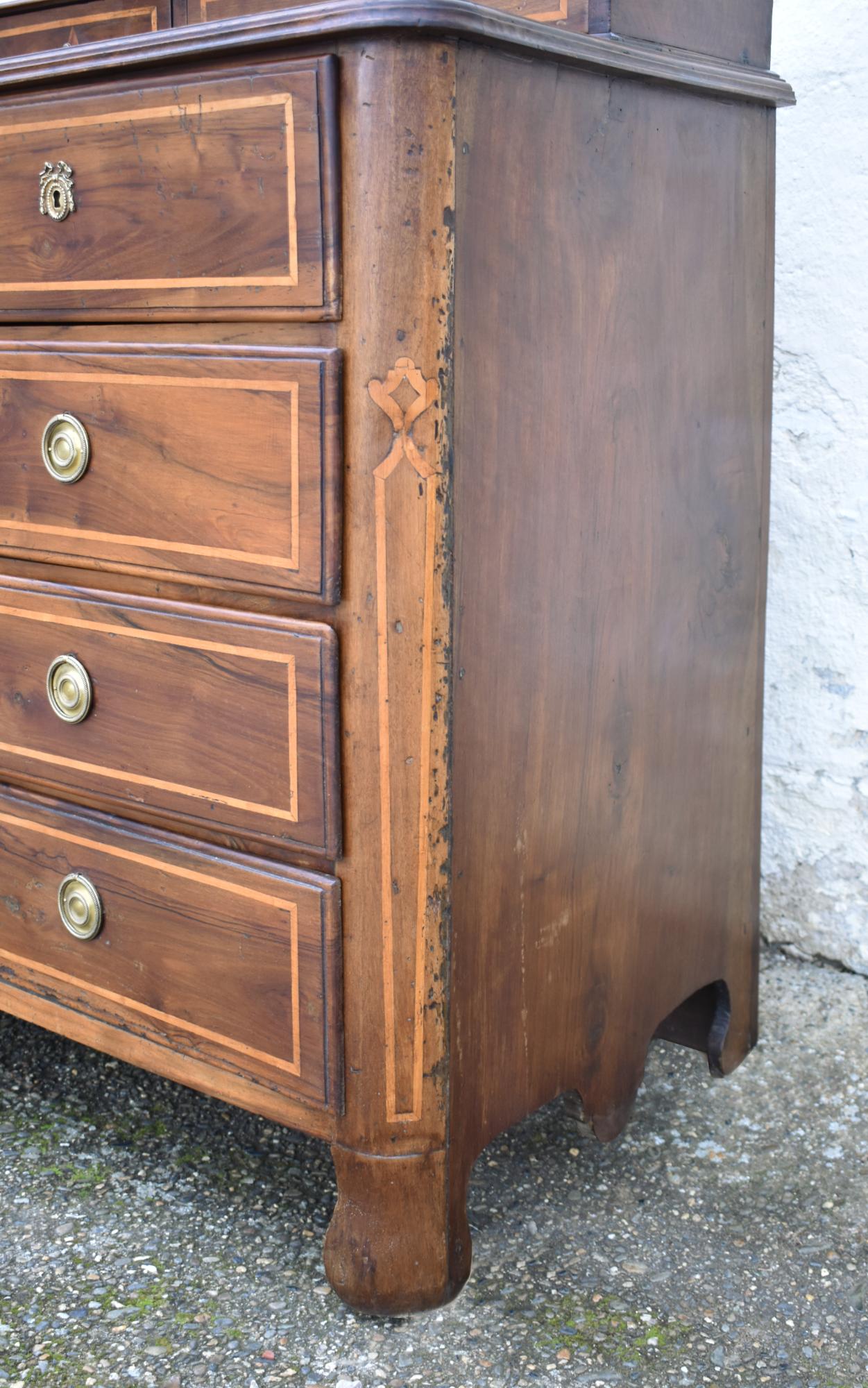 Commode française ancienne en noyer Début du 19ème siècle en vente 6