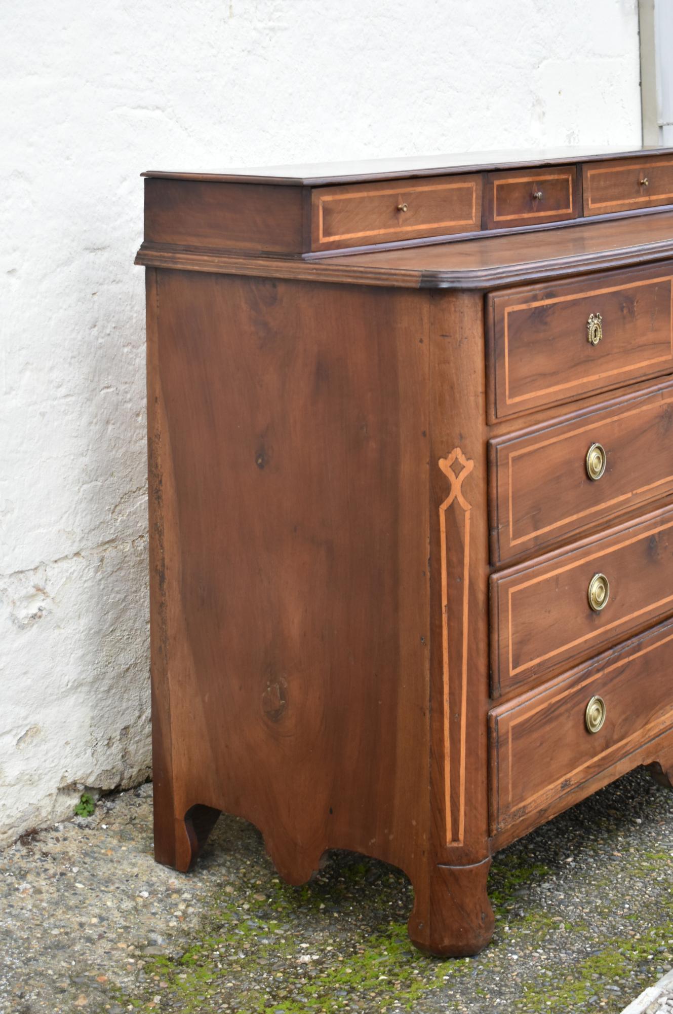 XIXe siècle Commode française ancienne en noyer Début du 19ème siècle en vente
