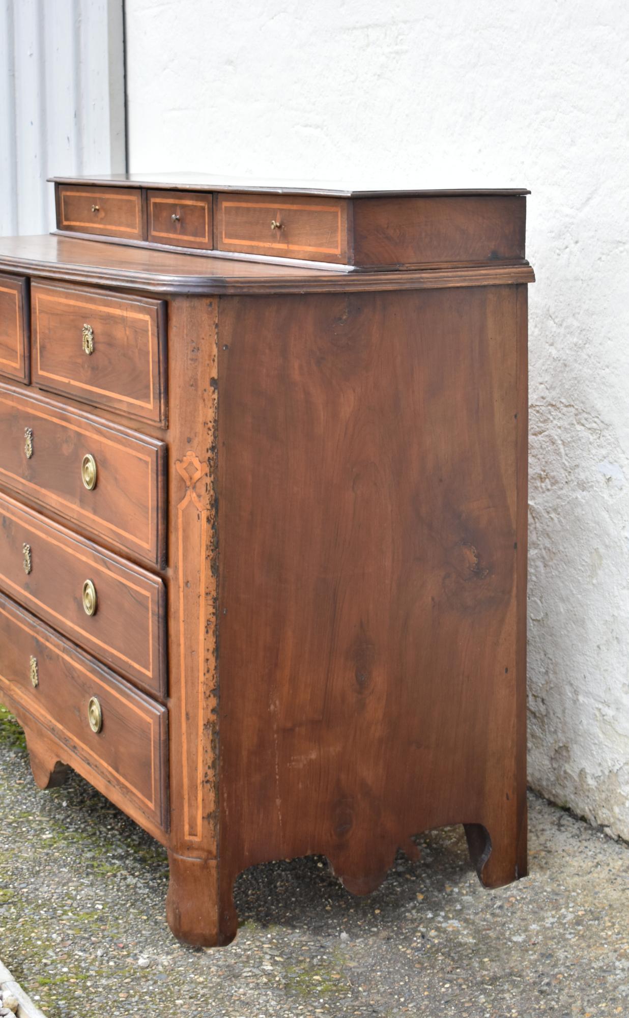 Bronze Commode française ancienne en noyer Début du 19ème siècle en vente