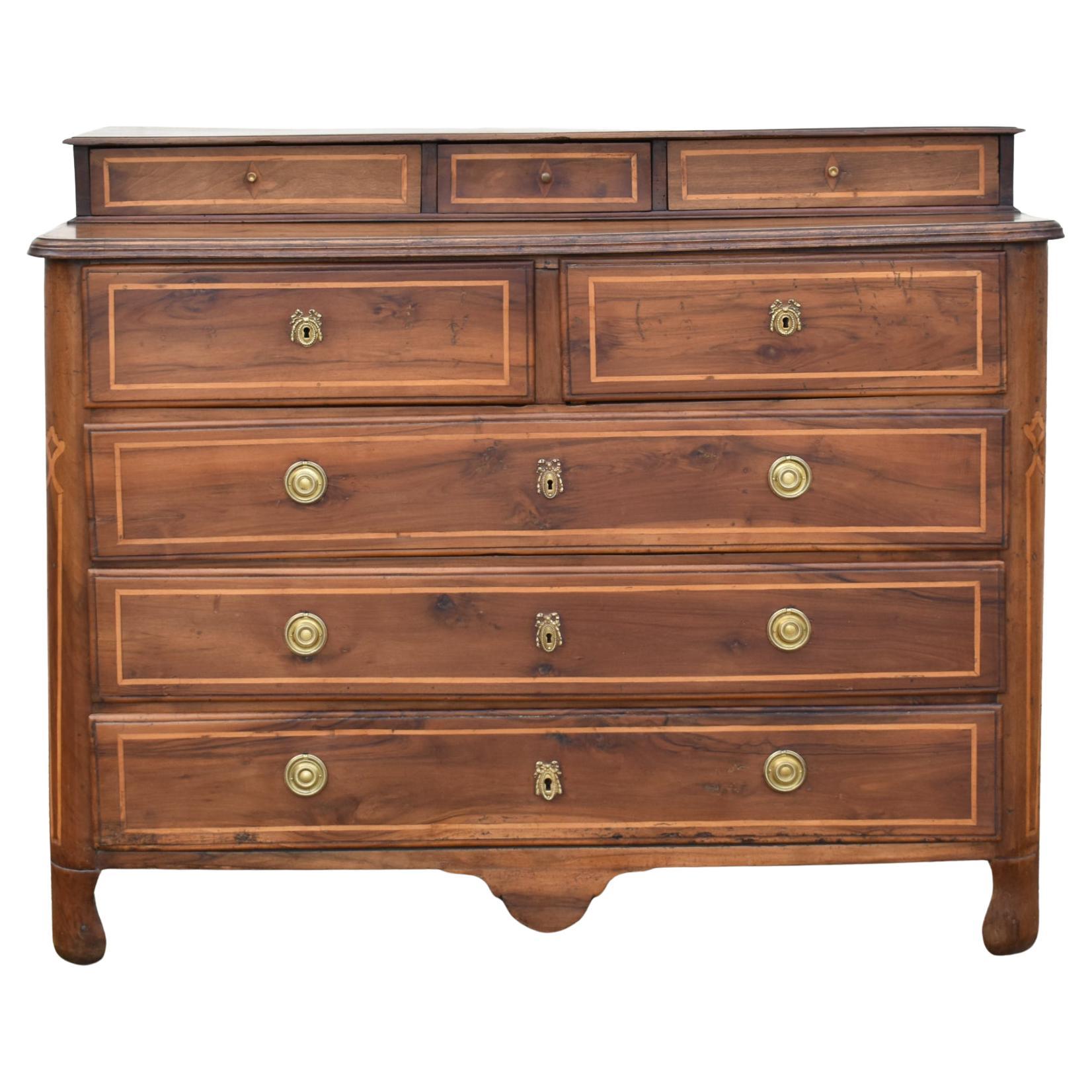 Antique French Commode in noce dell'inizio del XIX secolo