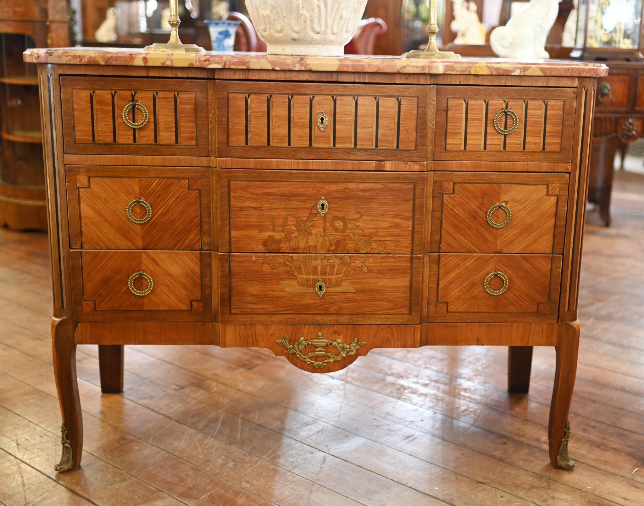 Antique French Commode Louis XVI Cassettiera intarsiata Breakfront in vendita 5
