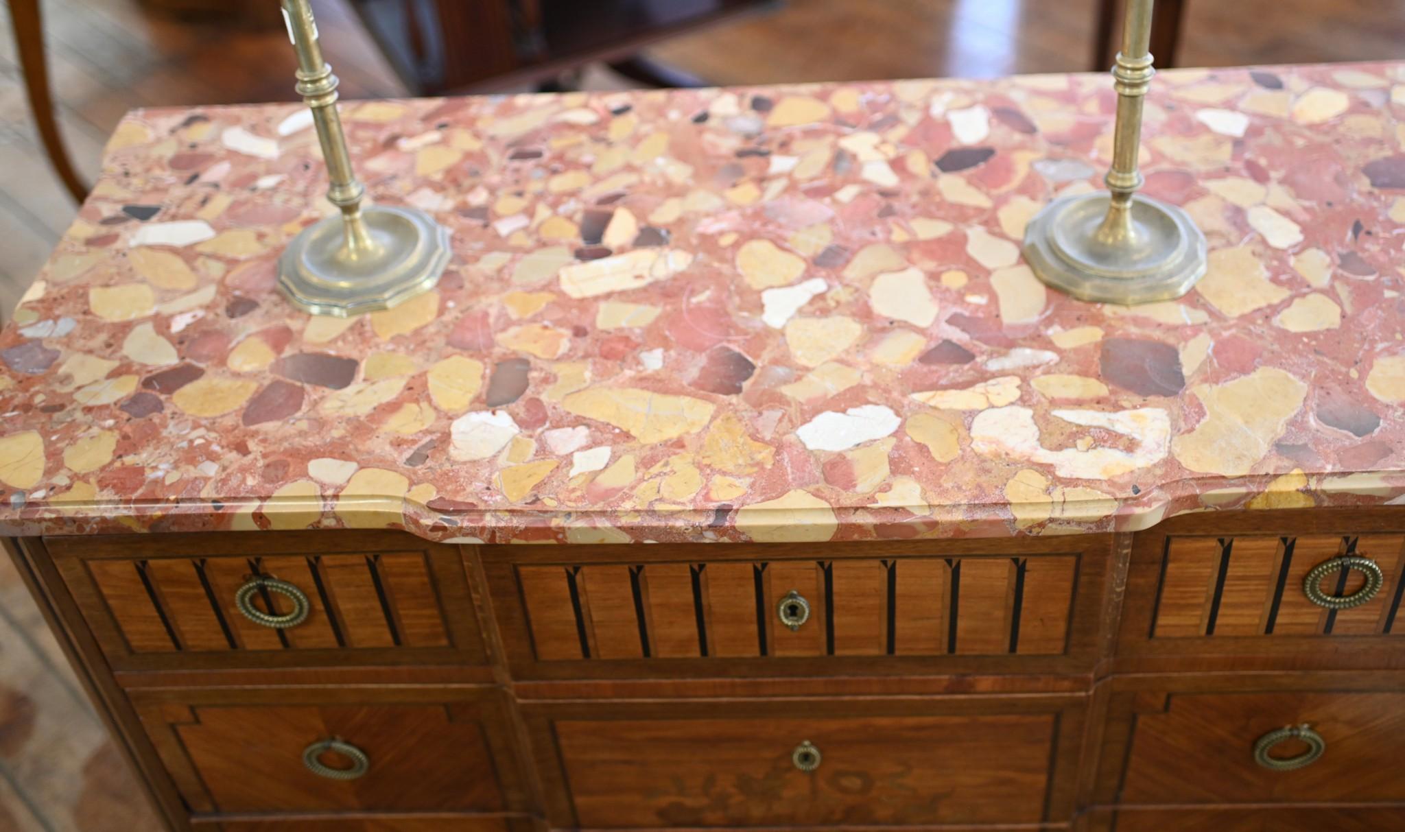 Antique French Commode Louis XVI Cassettiera intarsiata Breakfront in vendita 2