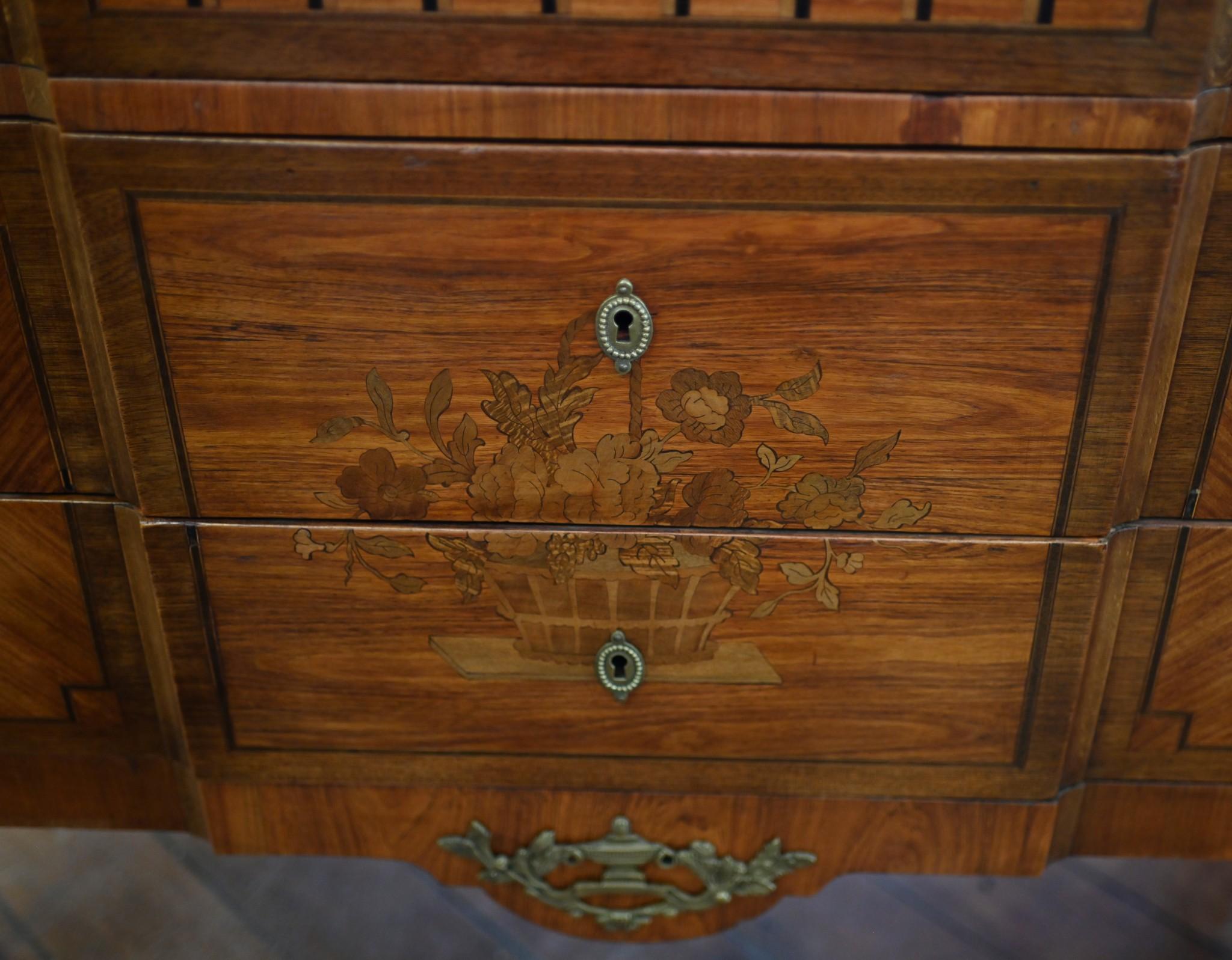 Antique French Commode Louis XVI Cassettiera intarsiata Breakfront in vendita 4