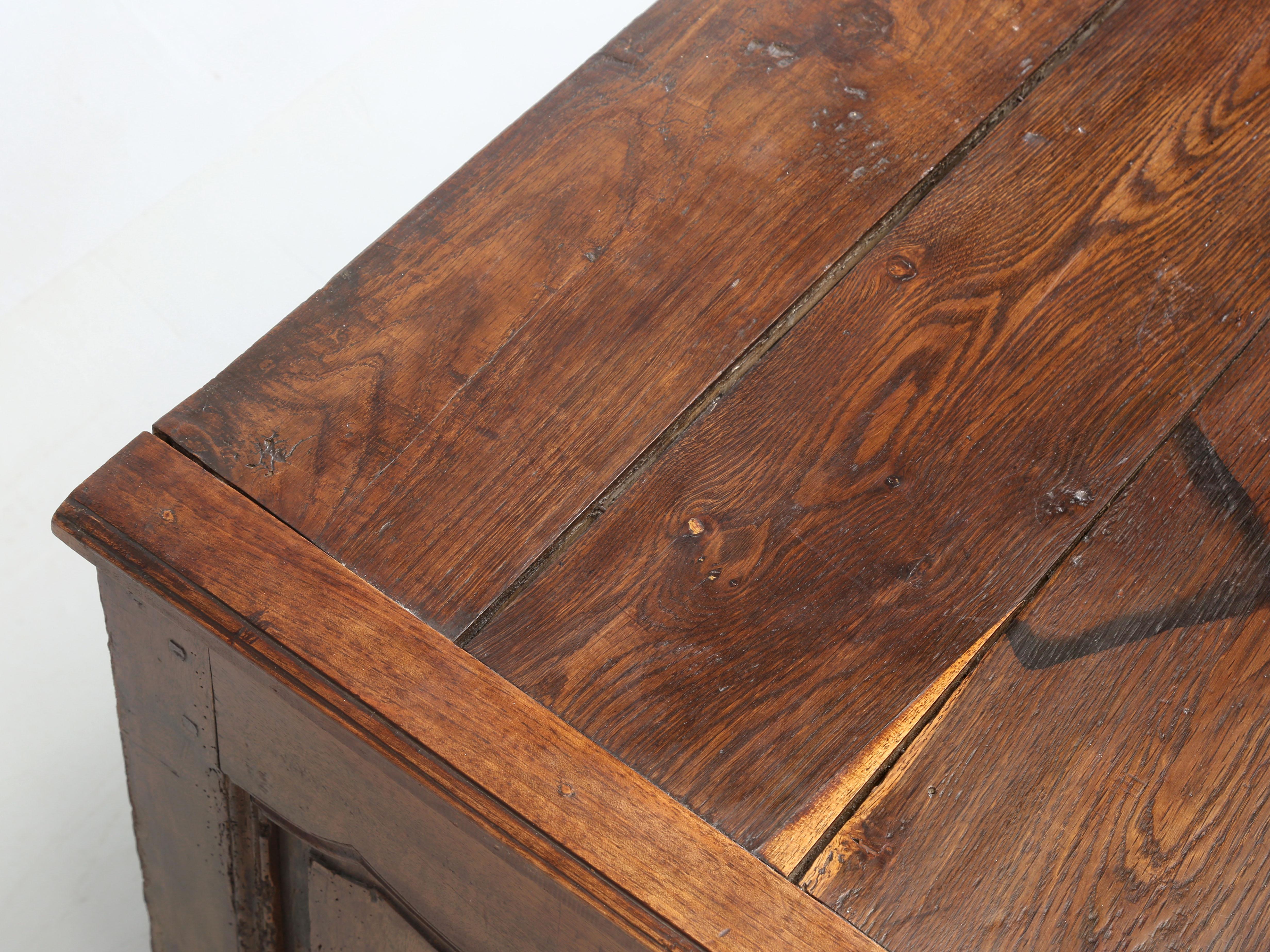 Ancienne Commode ou Pantalonnière Française en Noyer Grande Patina Non Restaurée c1700's en vente 1