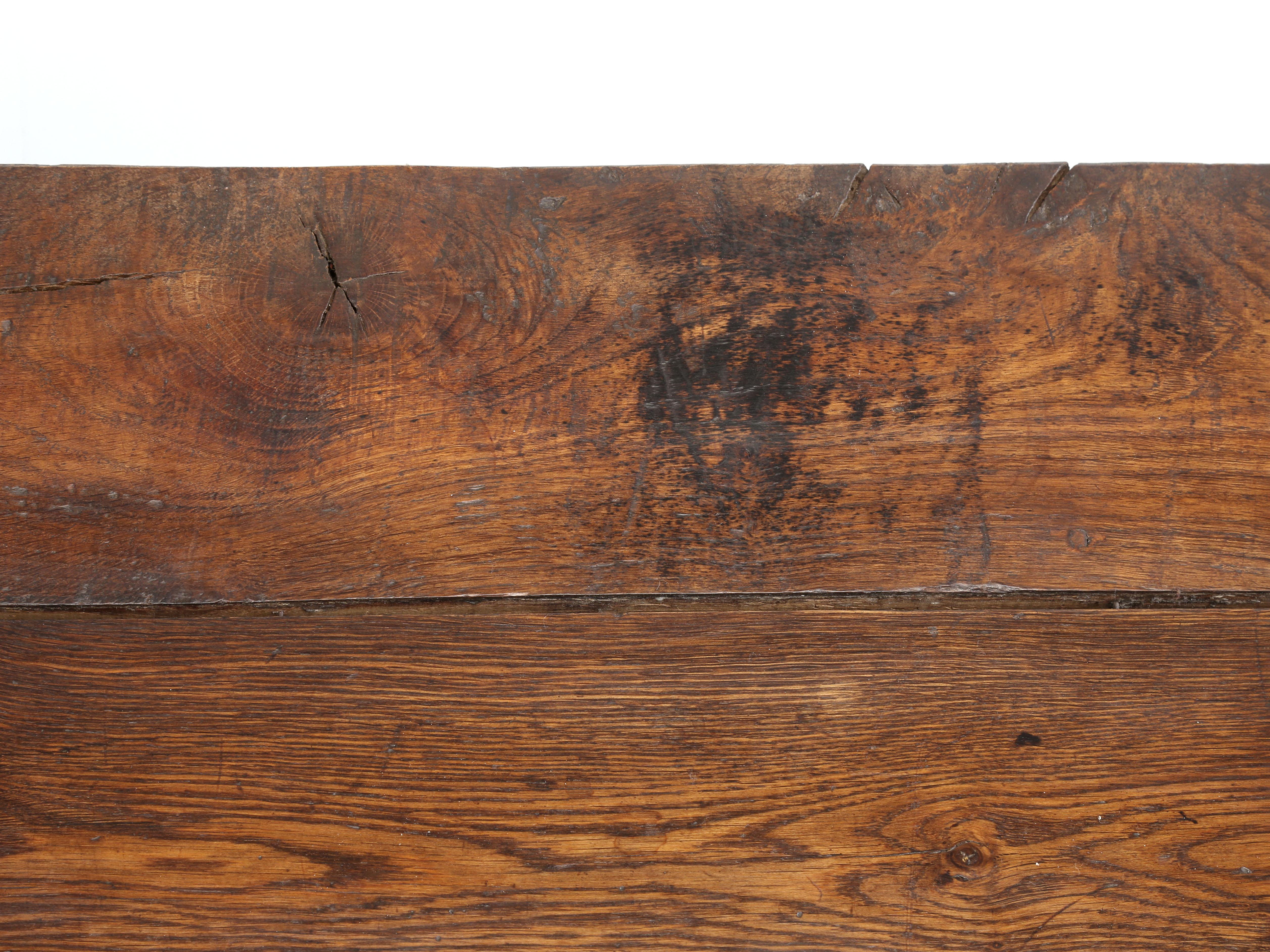 Ancienne Commode ou Pantalonnière Française en Noyer Grande Patina Non Restaurée c1700's en vente 2