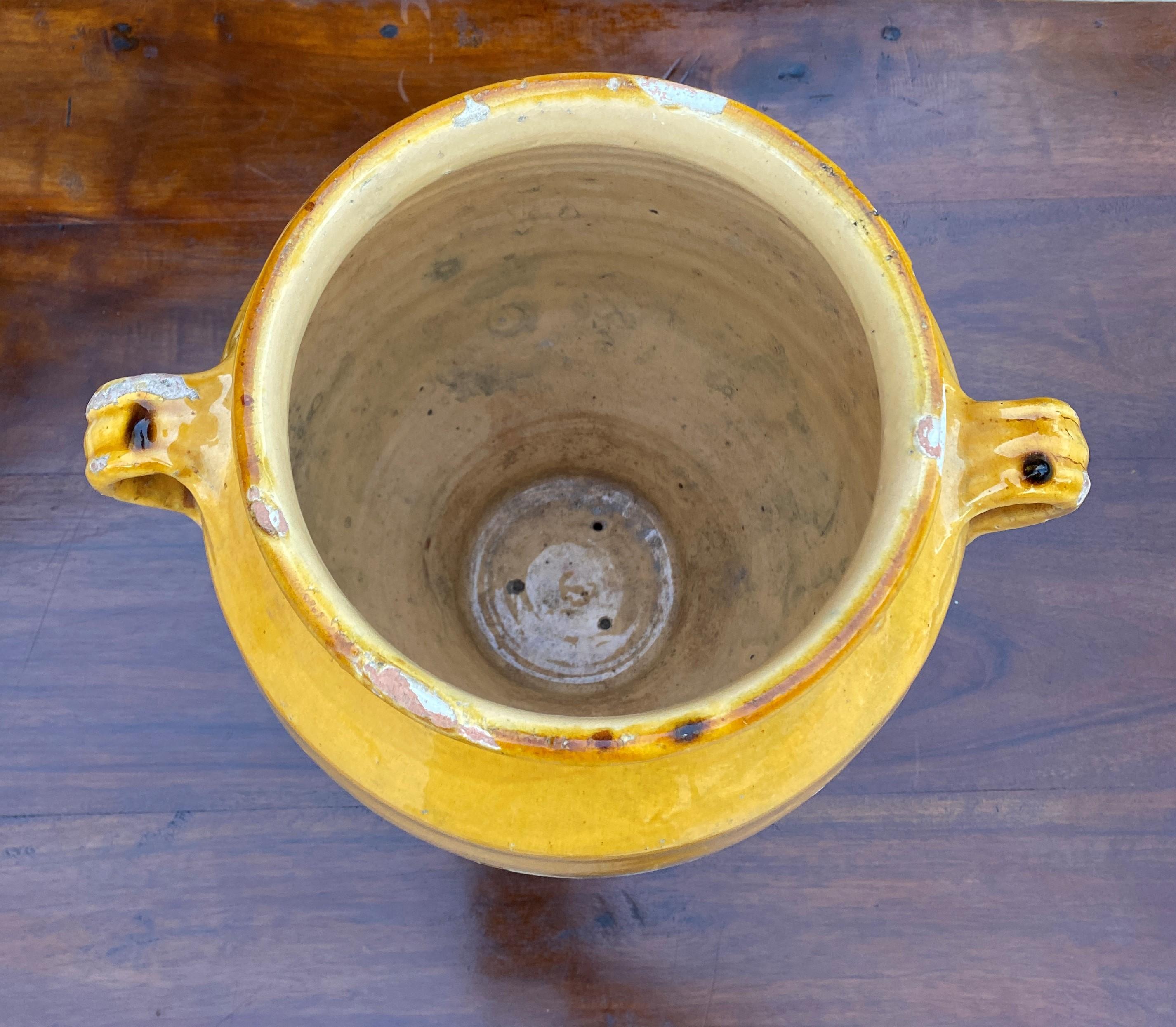 20ième siècle Grand pot à confiture français ancien en poterie émaillée jaune or - Pot en terre cuite n° 1