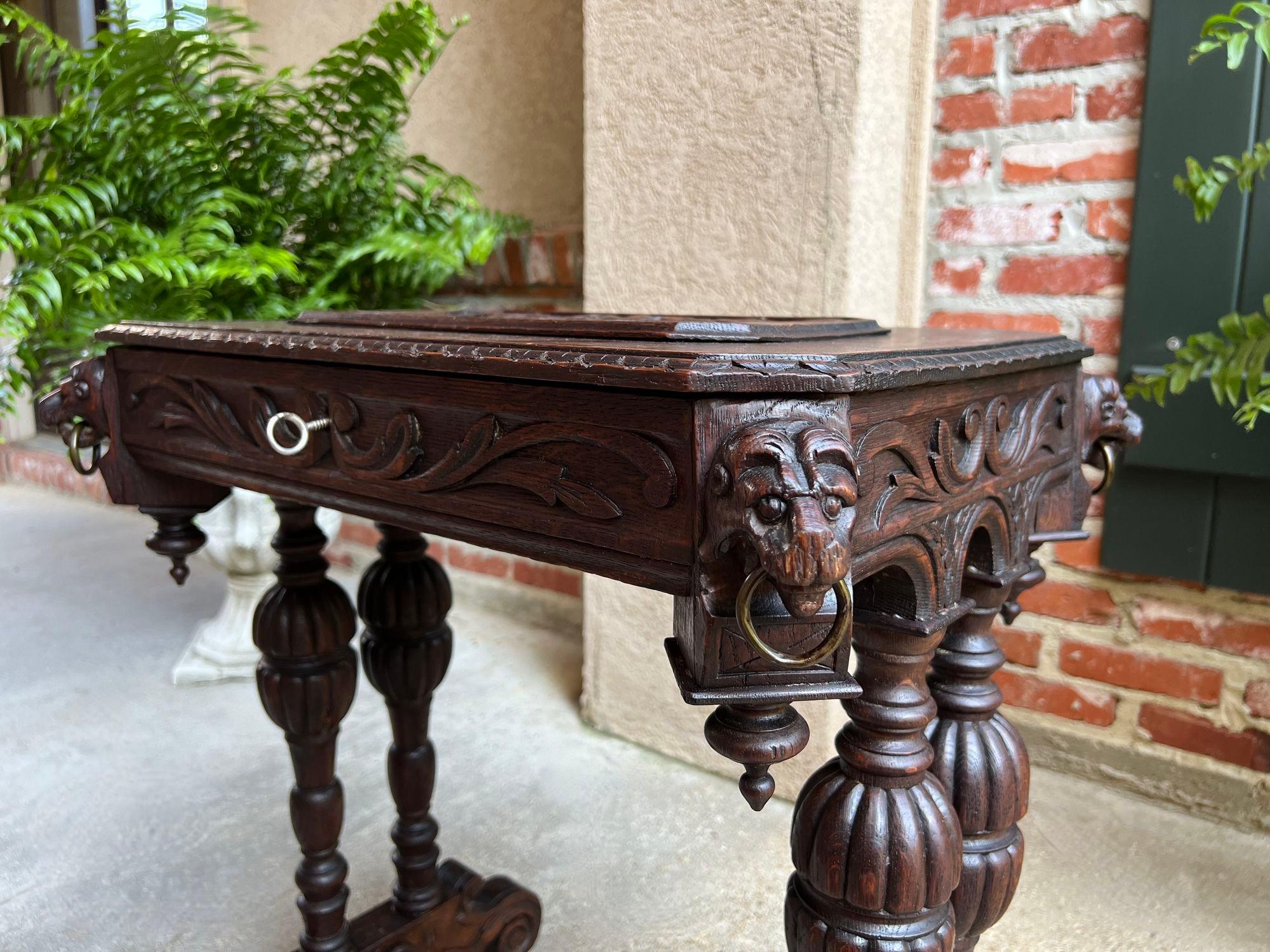 Ancienne table d'appoint française Renaissance PETITE en chêne sculpté gothique c1880 en vente 8
