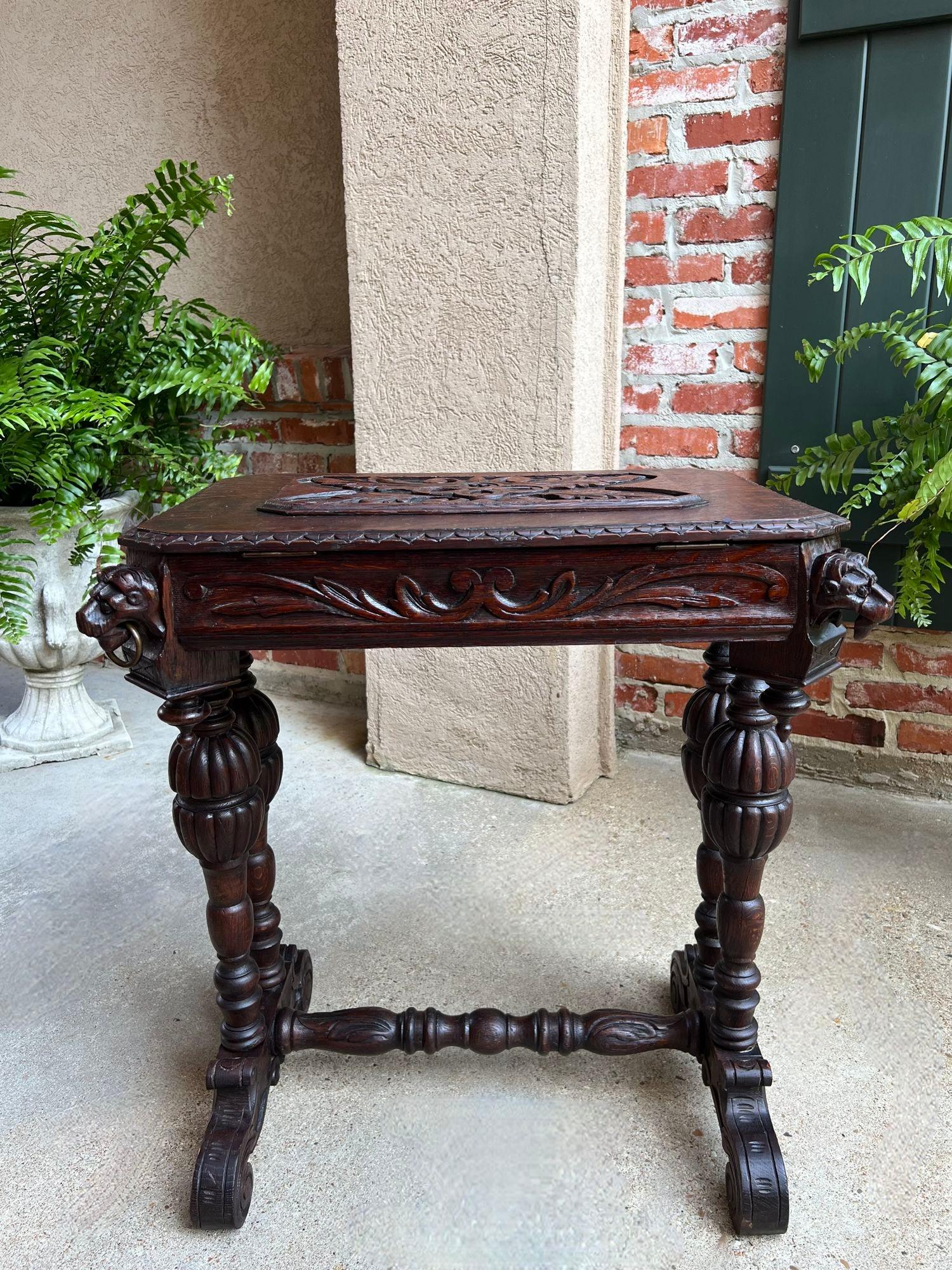 Ancienne table d'appoint française Renaissance PETITE en chêne sculpté gothique c1880 en vente 10