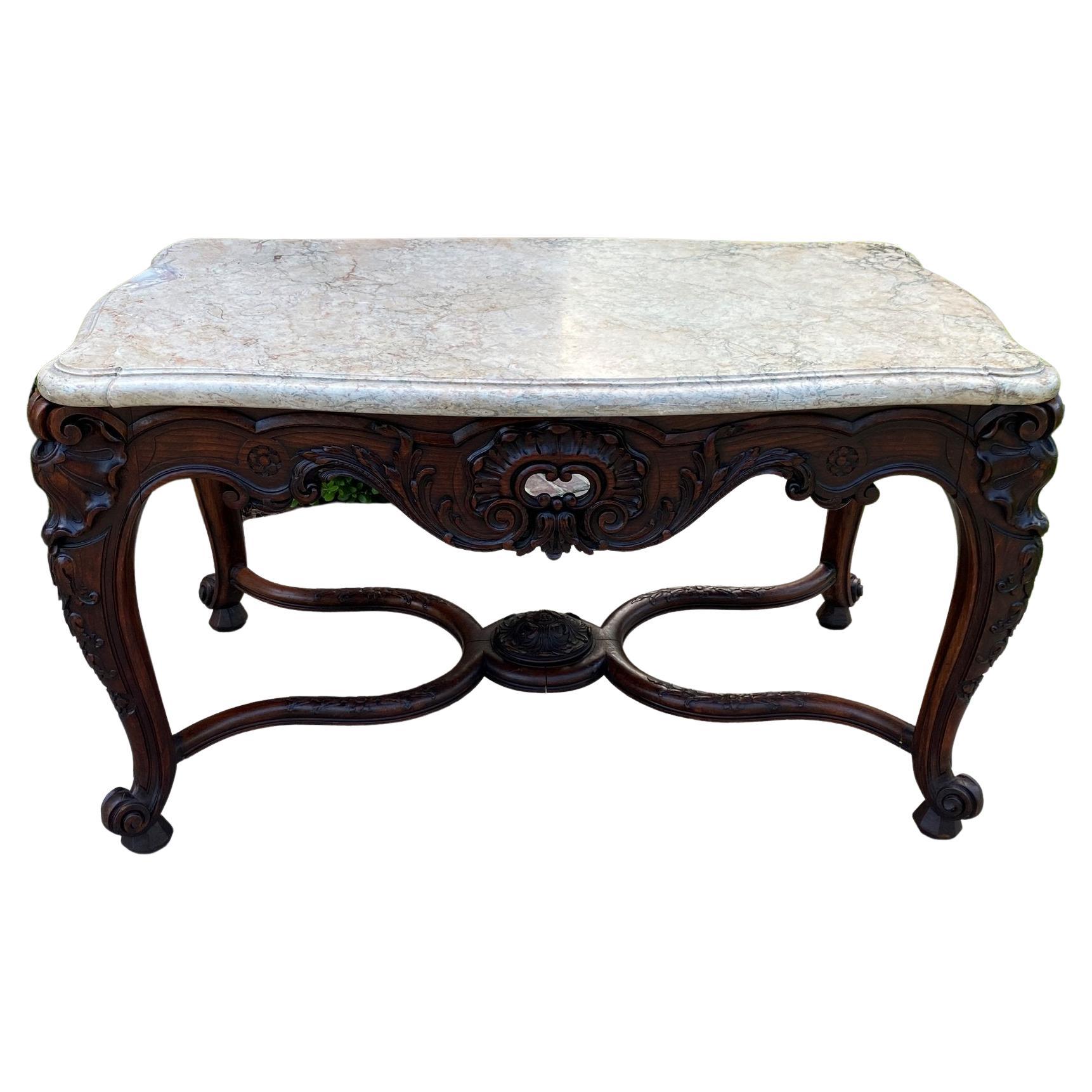 Ancienne table console française avec plateau en marbre et entrée de canapé de salon Louis XV en noyer sculpté