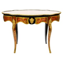 Ancienne table de bureau/table d'appoint française continentale de style Boulle montée en bronze doré