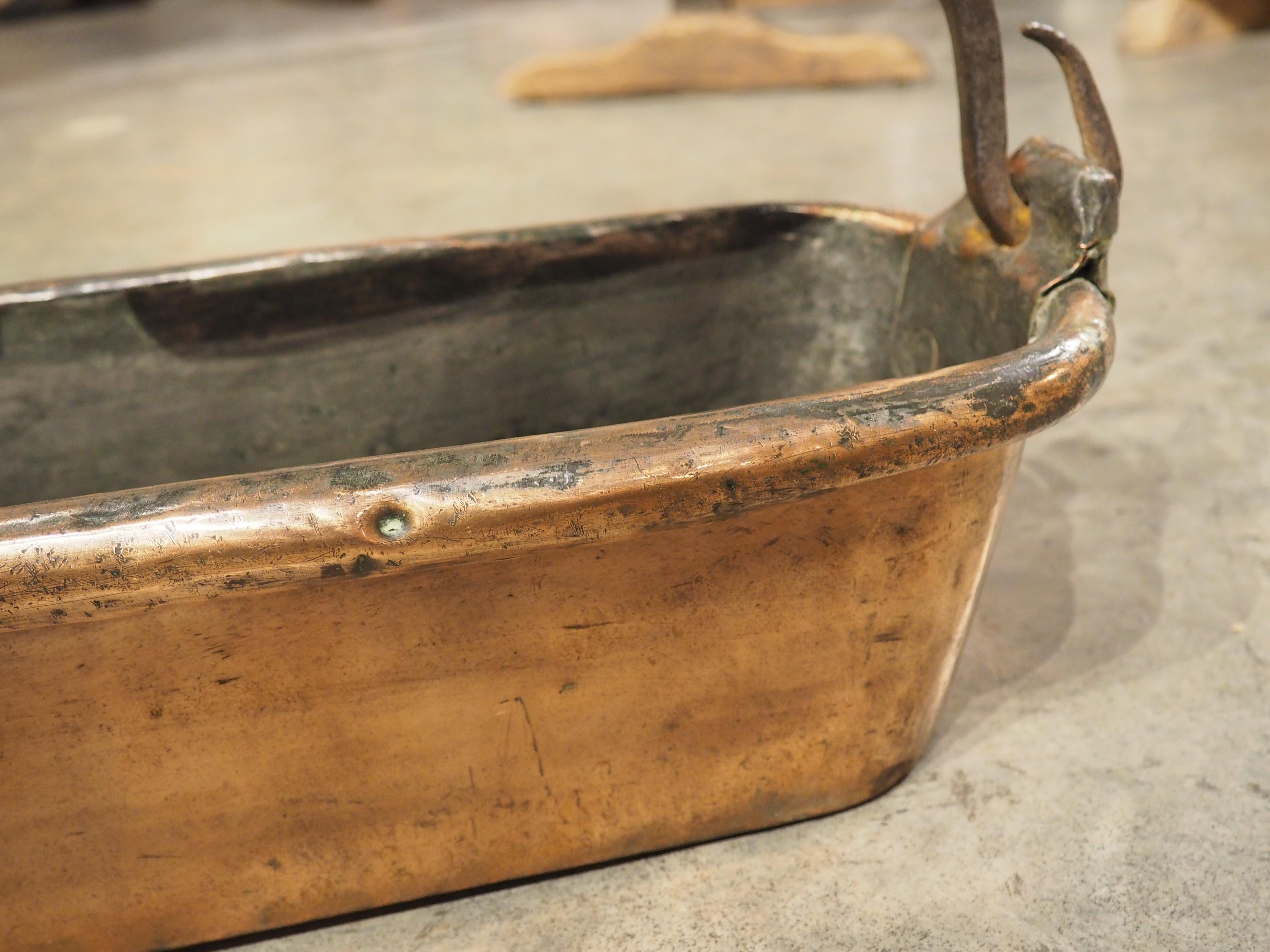 Métal pêcheur Poissonniere français ancien en cuivre et fer forgé, 18ème siècle en vente