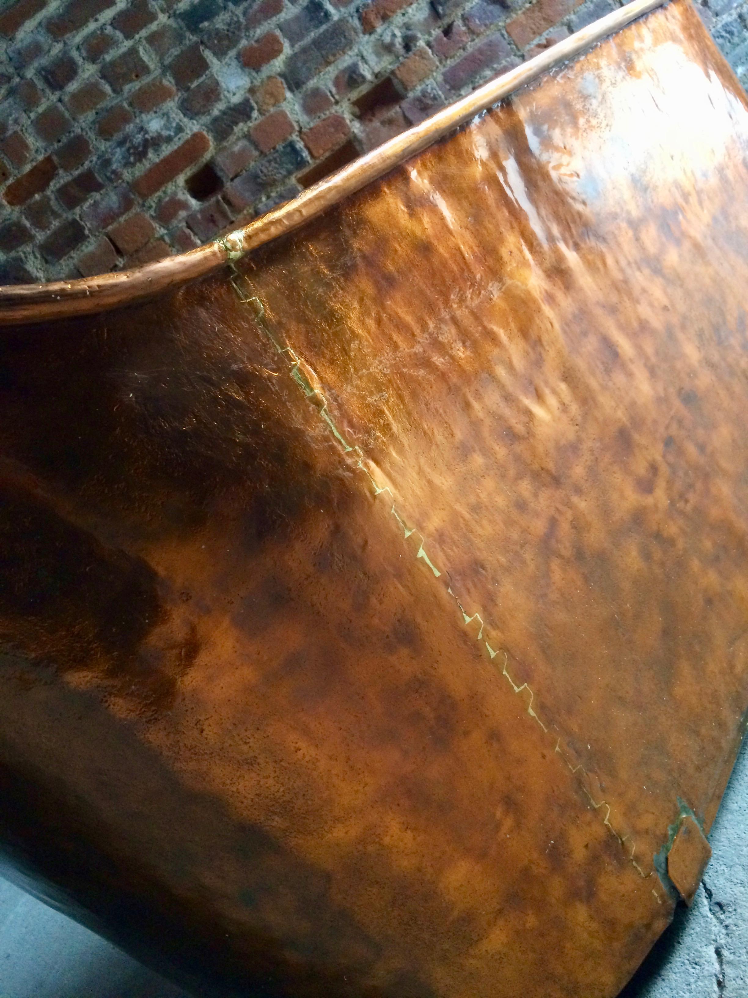 A beautiful antique 19th century French decorative Copper bath, circa 1870, original carry handles to each end, the bath would adorn any room as a functional bath, fully watertight with plug hole.

Condition report: The bath is aged beautifully