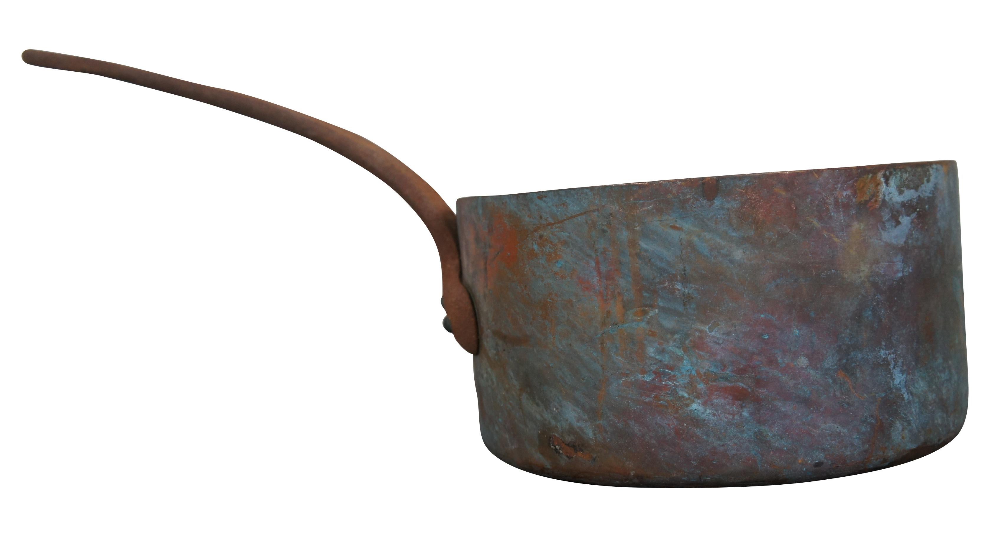 Antique French copper sauce or saute pan / pot featuring a cast iron handle. Measure:19