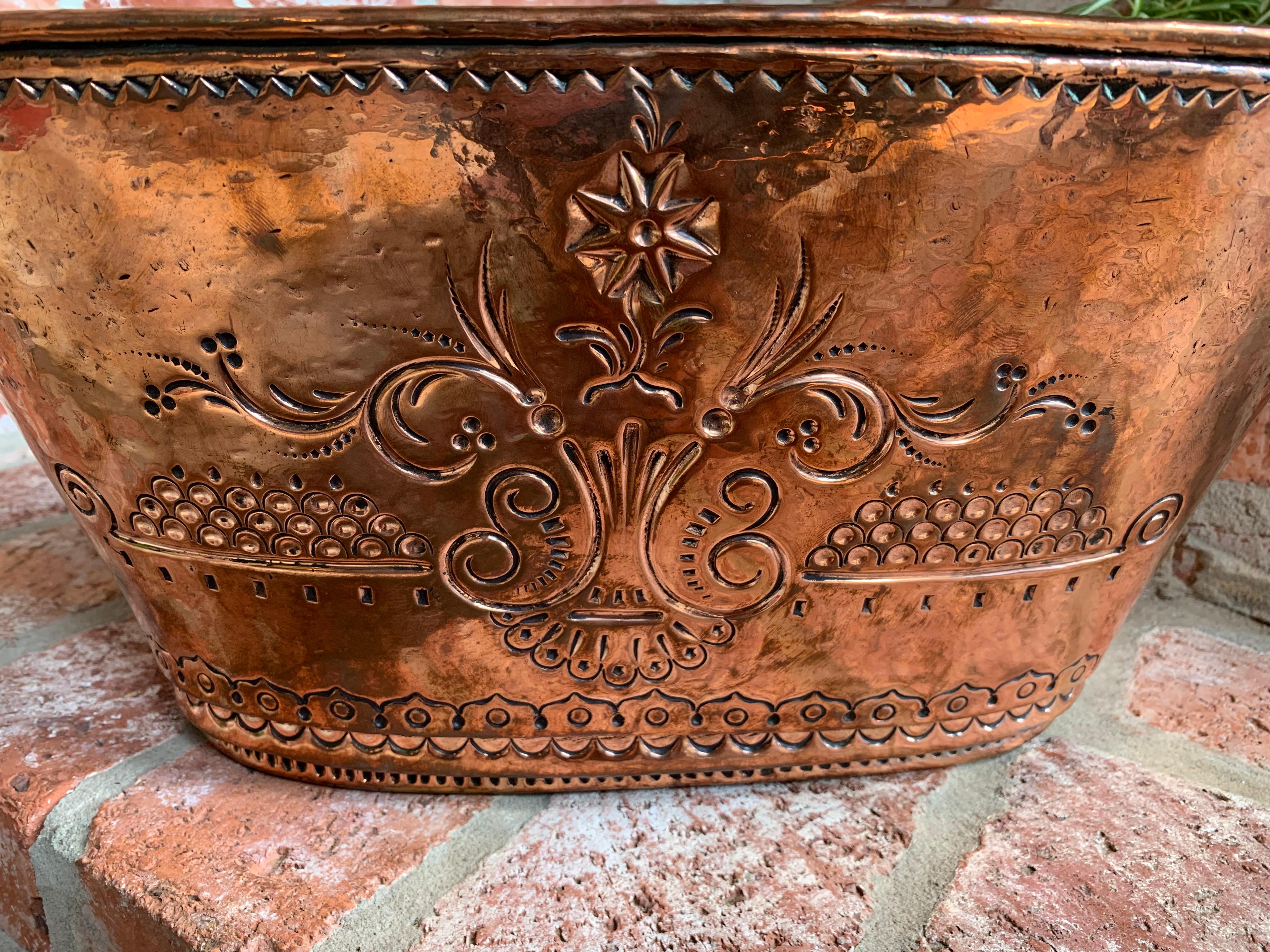 Antique French Copper Embossed Planter Jardinière Cachepot Oval Wine Bucket In Good Condition In Shreveport, LA