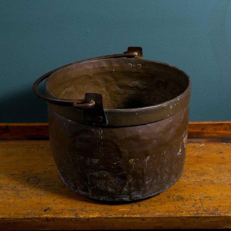Antique French Copper Pot In Good Condition In Houston, TX