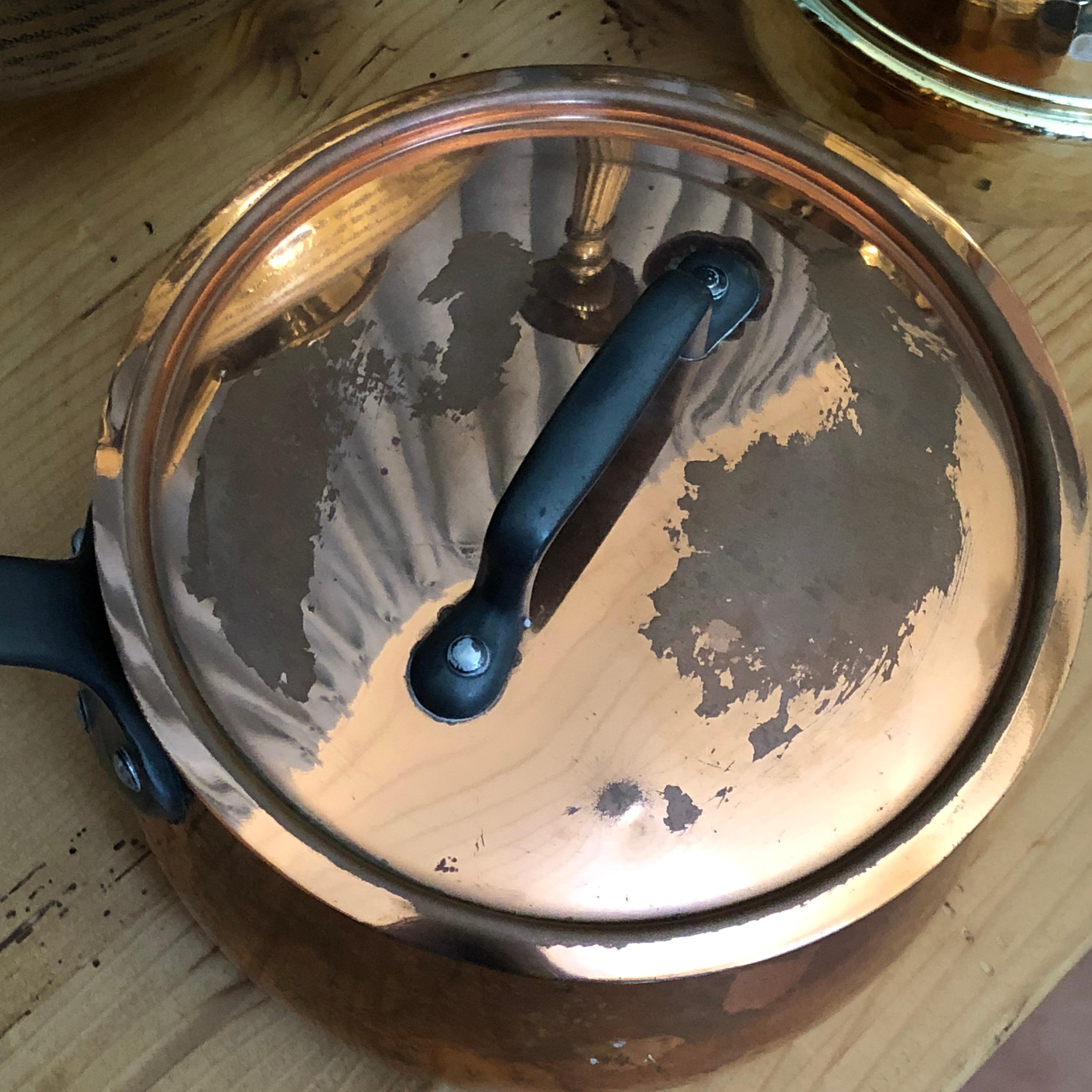 Found in Paris, this collectable antique French copper saucepan remains in wonderful un-restored condition. The copper patina of this pan features a varied aged copper discoloration, a sought after effect of many French Kitchenalia collectors. This