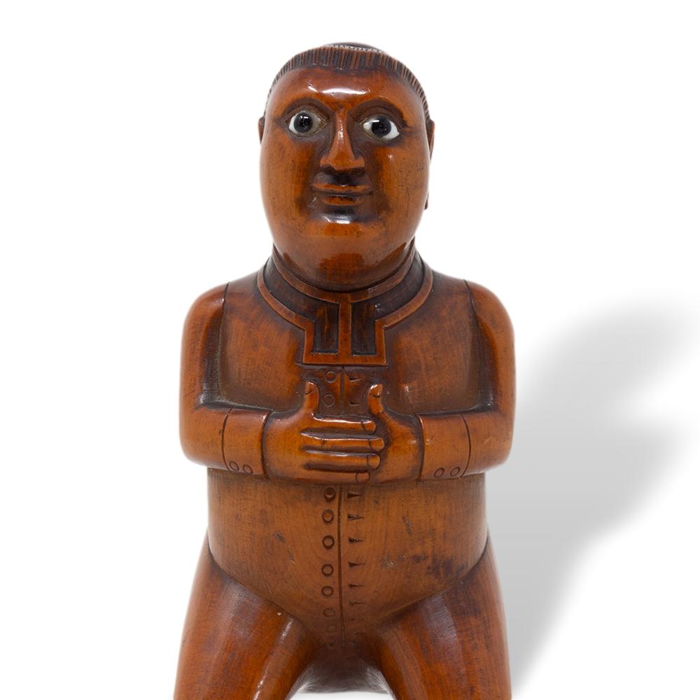 Ancienne tabatière française en coquilla chair de moine agenouillée en vente 4