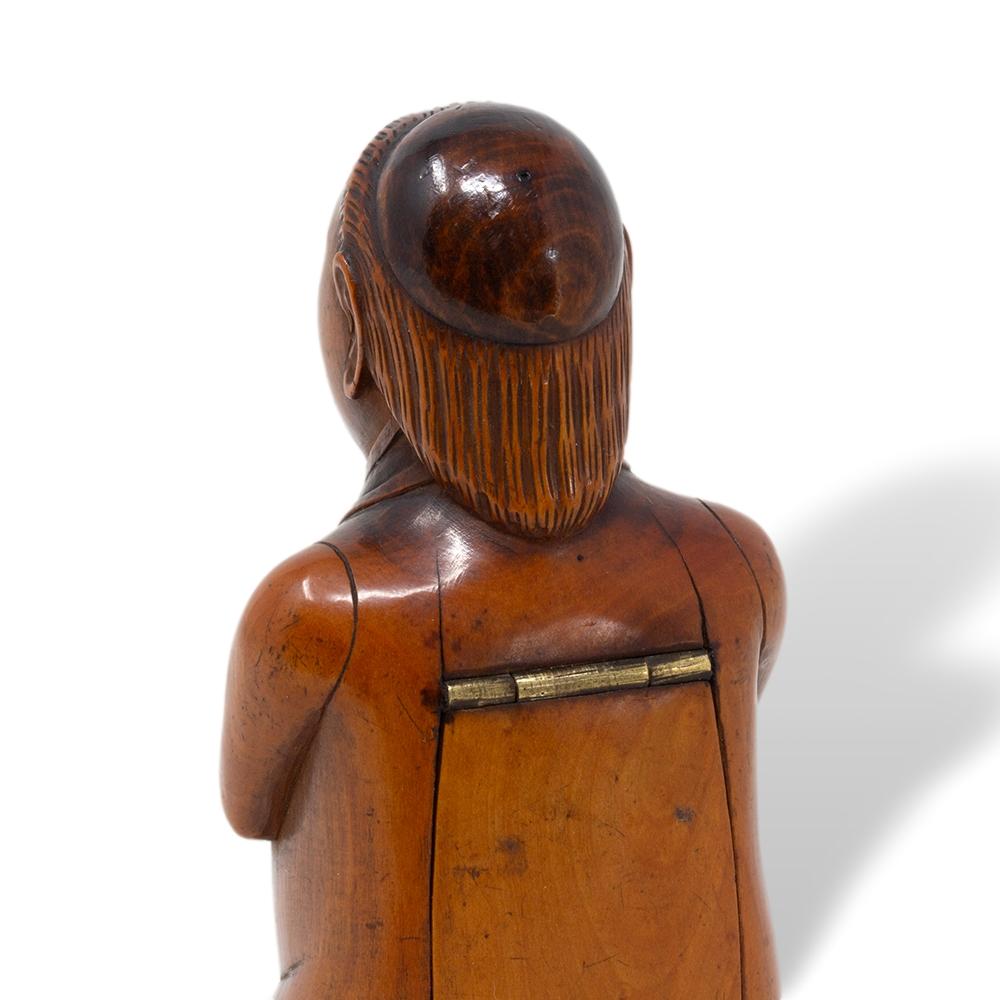 Ancienne tabatière française en coquilla chair de moine agenouillée en vente 11