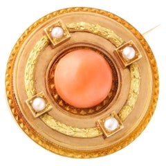 Broche franaise d'antiquits en corail et perles