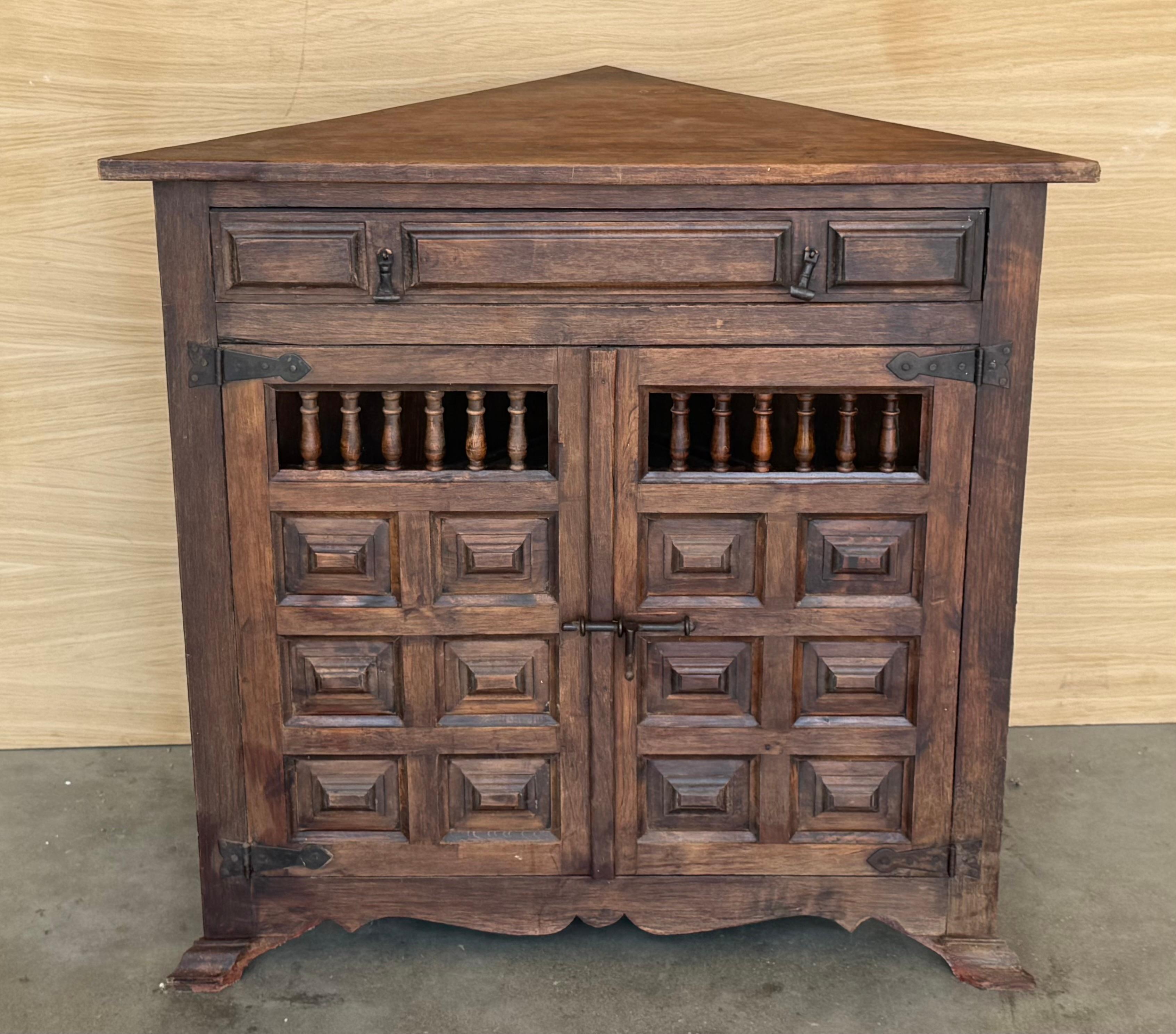 Baroque Antique French Corner Cabinet Cupboard Storage with Drawer and Door en vente