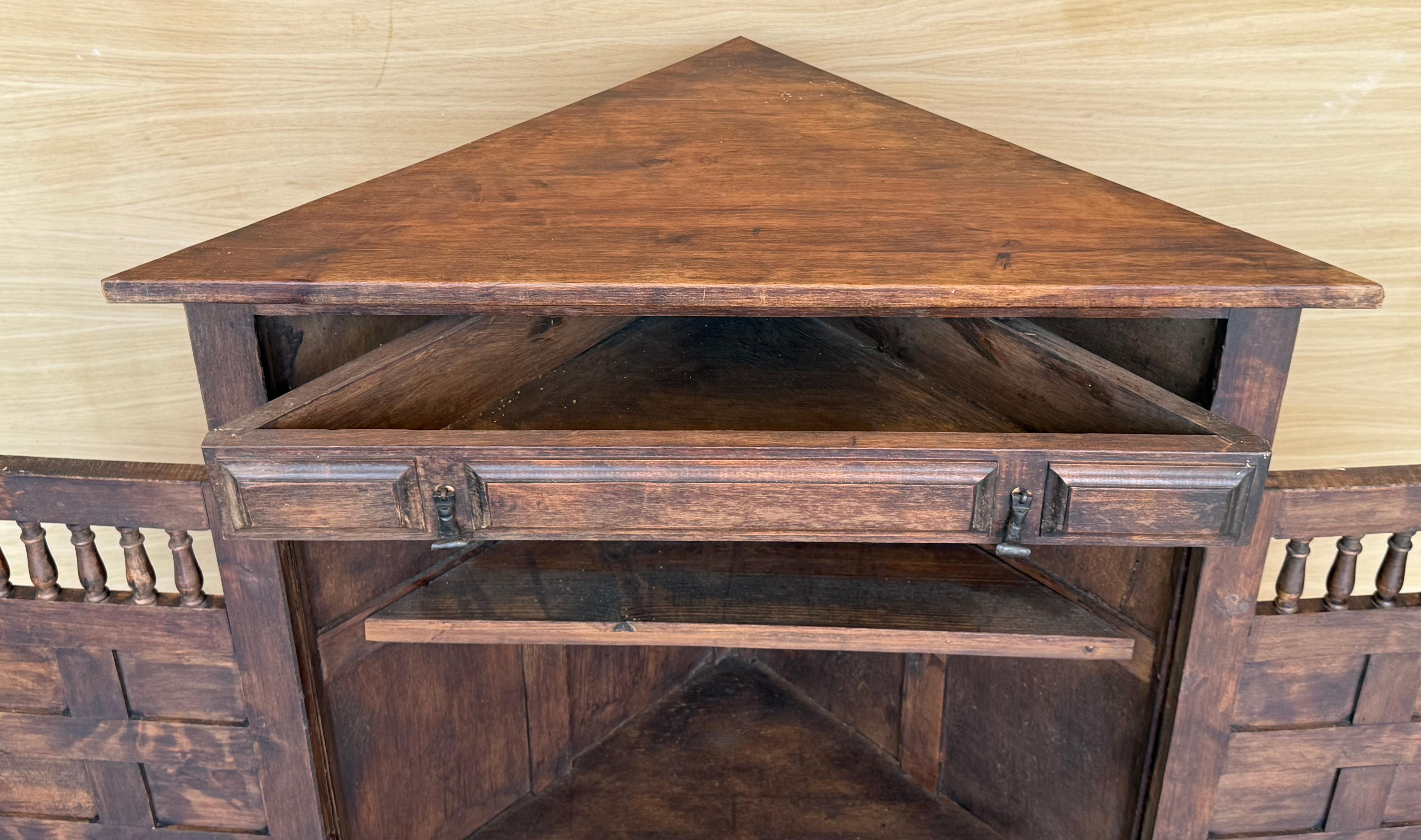 20ième siècle Antique French Corner Cabinet Cupboard Storage with Drawer and Door en vente