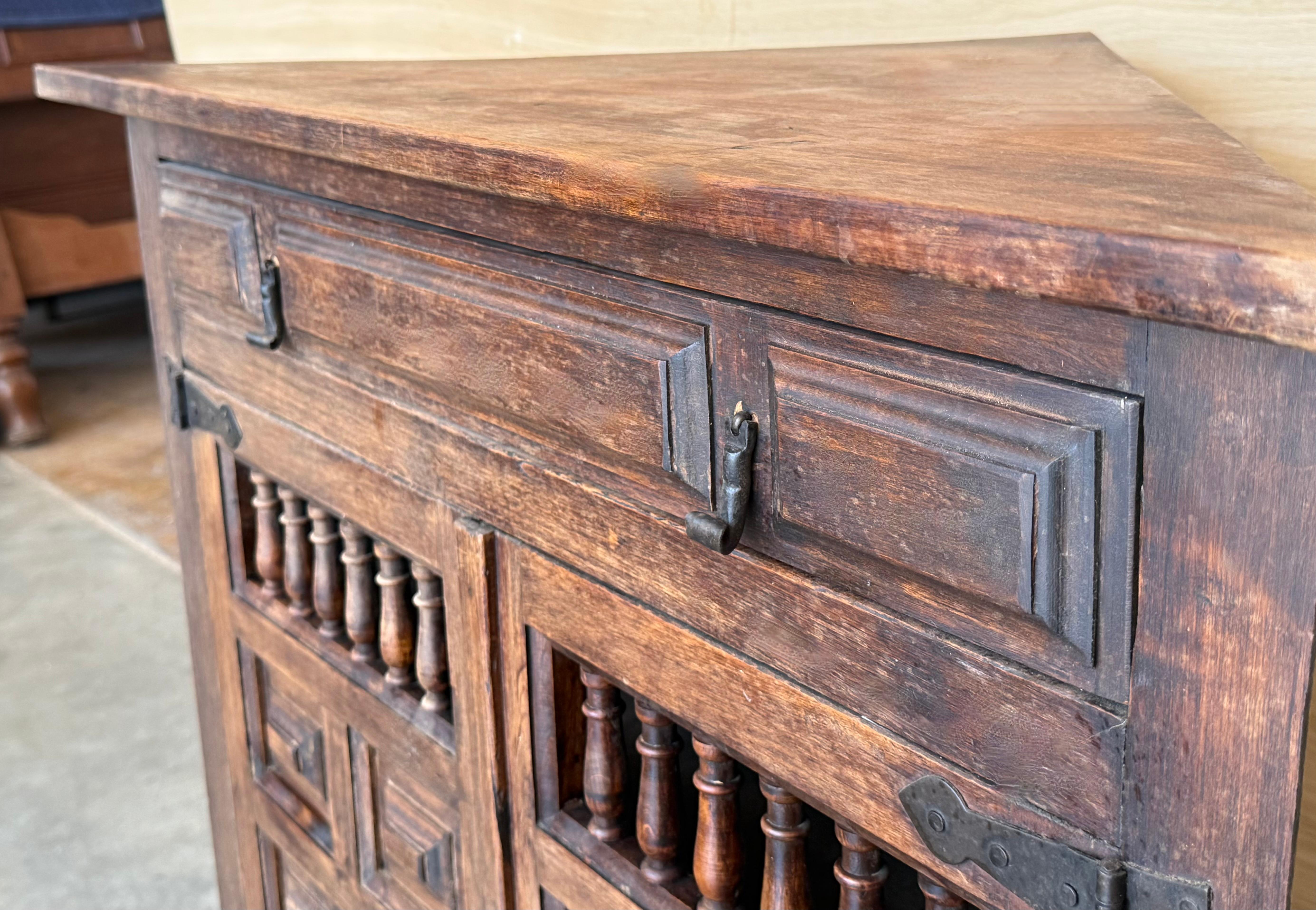 Noyer Antique French Corner Cabinet Cupboard Storage with Drawer and Door en vente