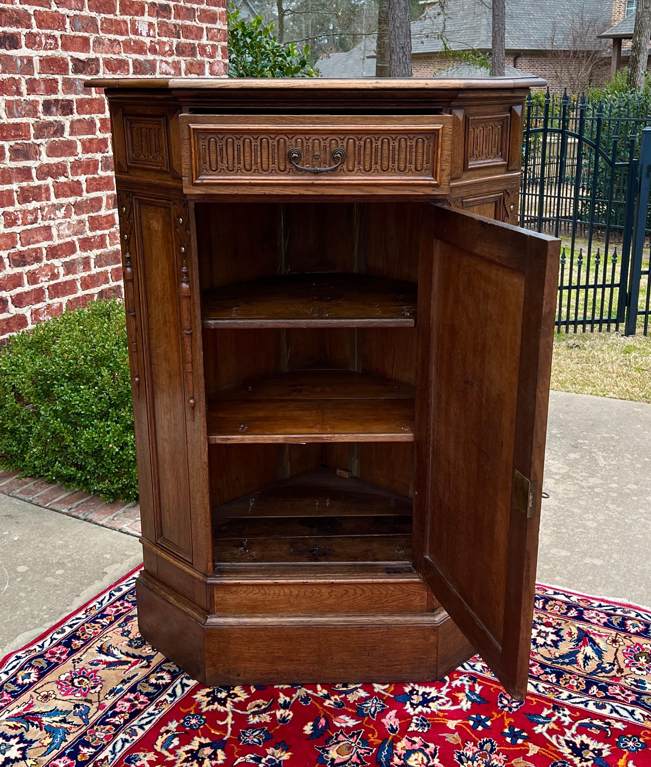 Antique French Corner Cabinet Armario con Cajón Llave Roble ALTO S. XIX en venta 7