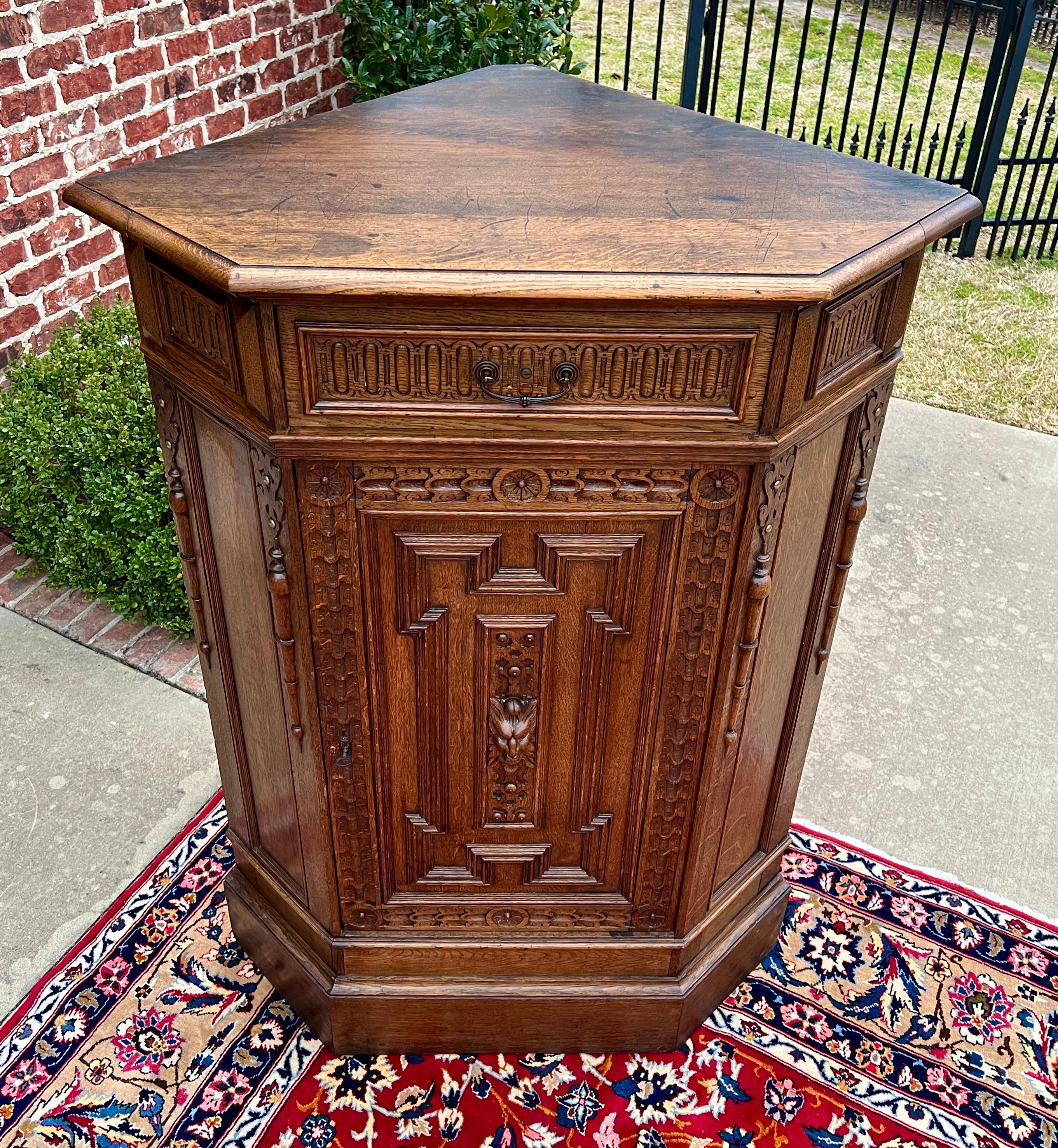 Antique French Corner Cabinet Armario con Cajón Llave Roble ALTO S. XIX en venta 9