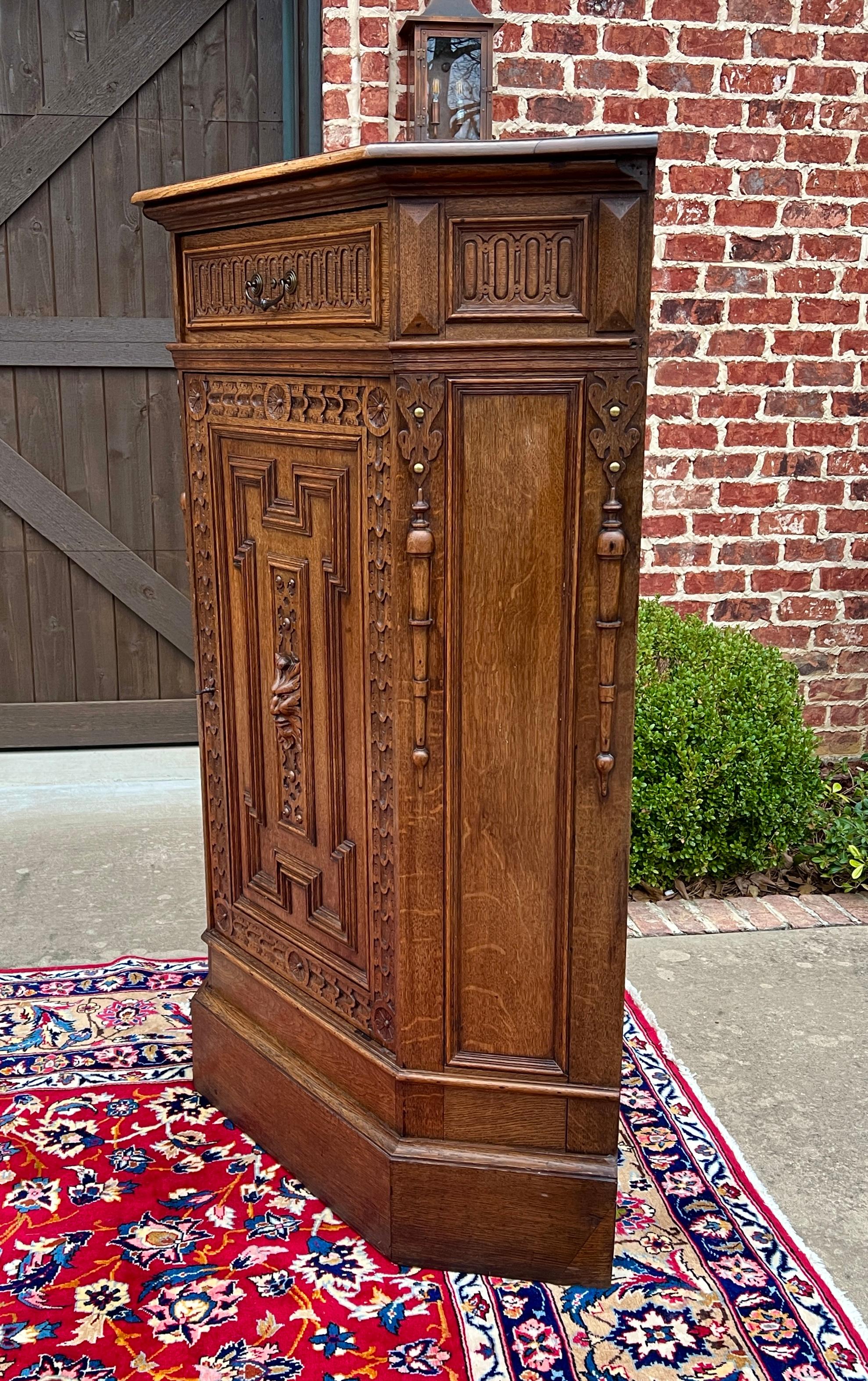 Antique French Corner Cabinet Armario con Cajón Llave Roble ALTO S. XIX Francés en venta