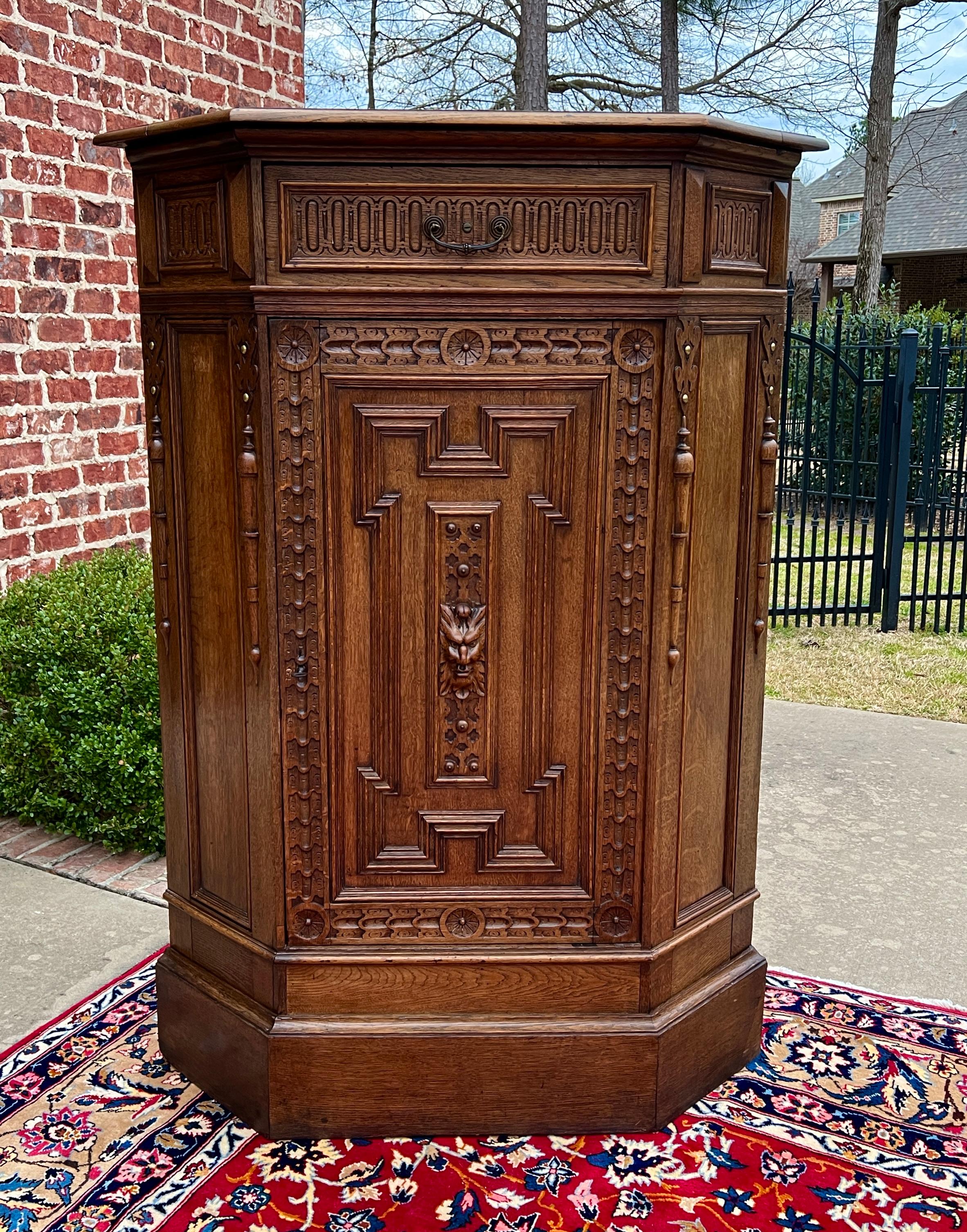 Antique French Corner Cabinet Armario con Cajón Llave Roble ALTO S. XIX en venta 1
