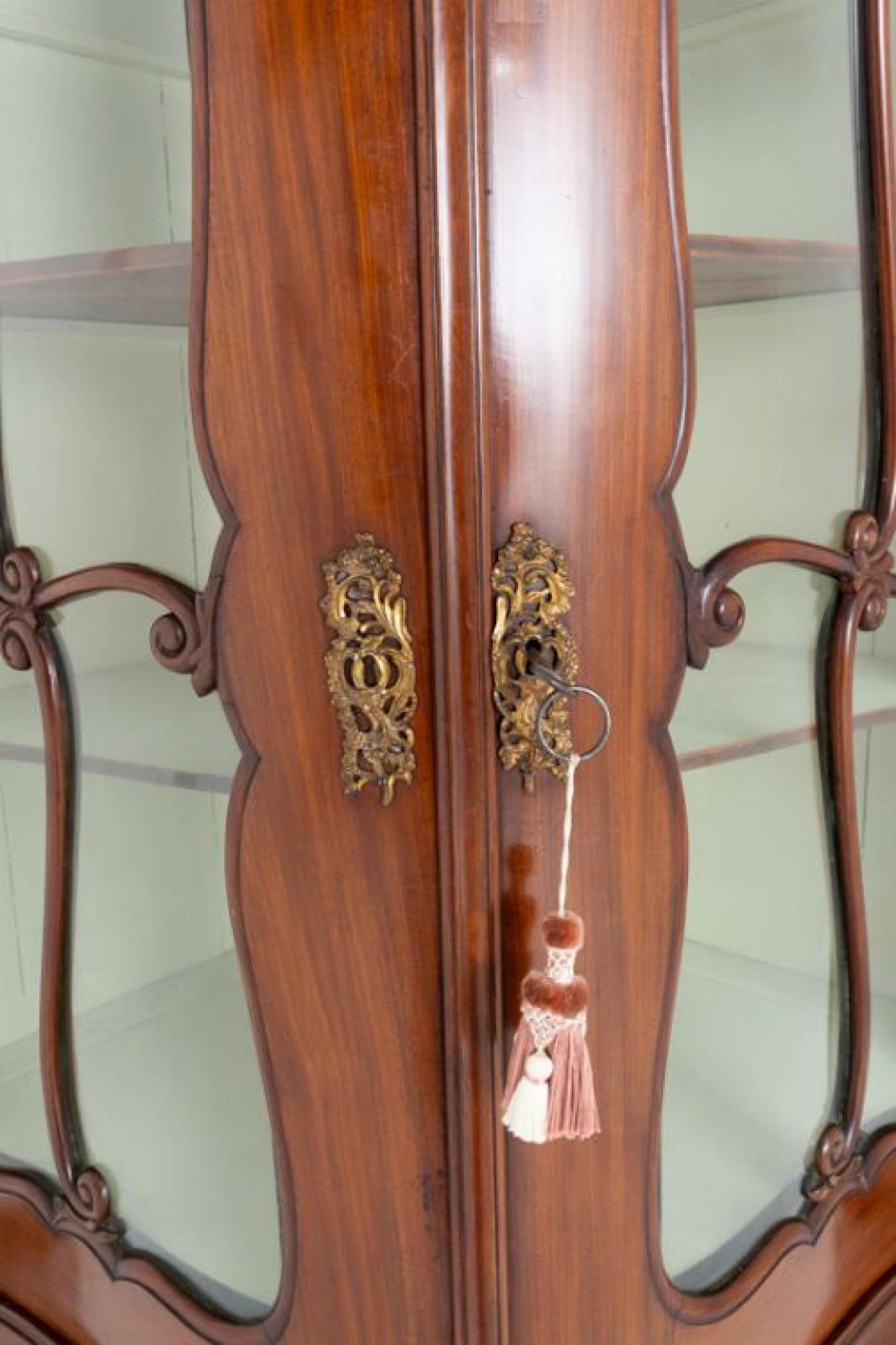 Ancienne vitrine d'angle française en acajou, 1860 en vente 3
