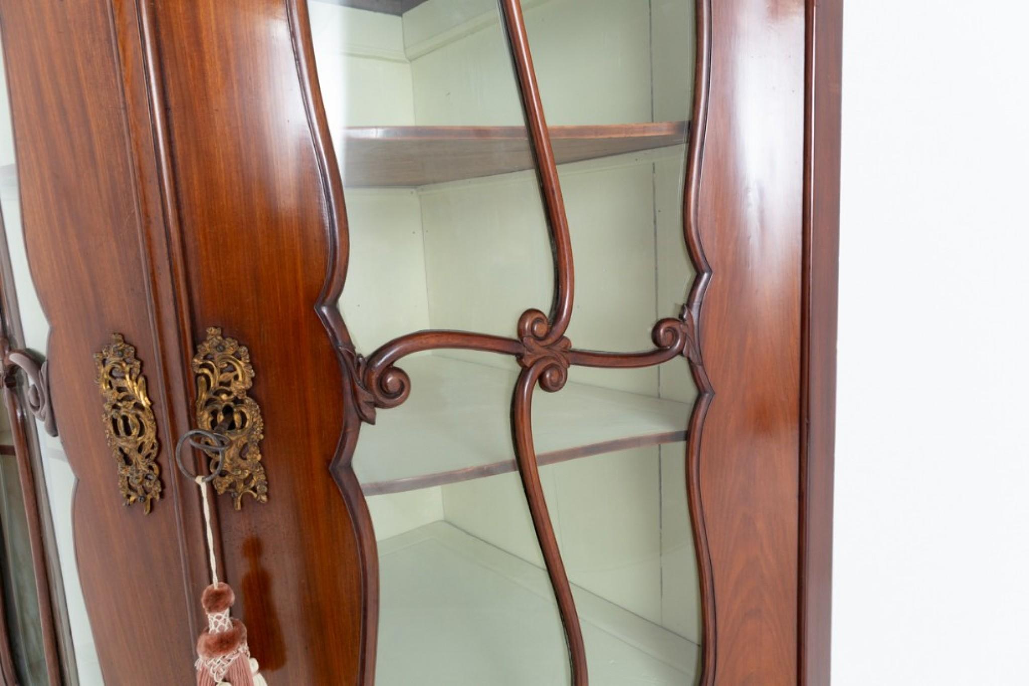 Ancienne vitrine d'angle française en acajou, 1860 en vente 4