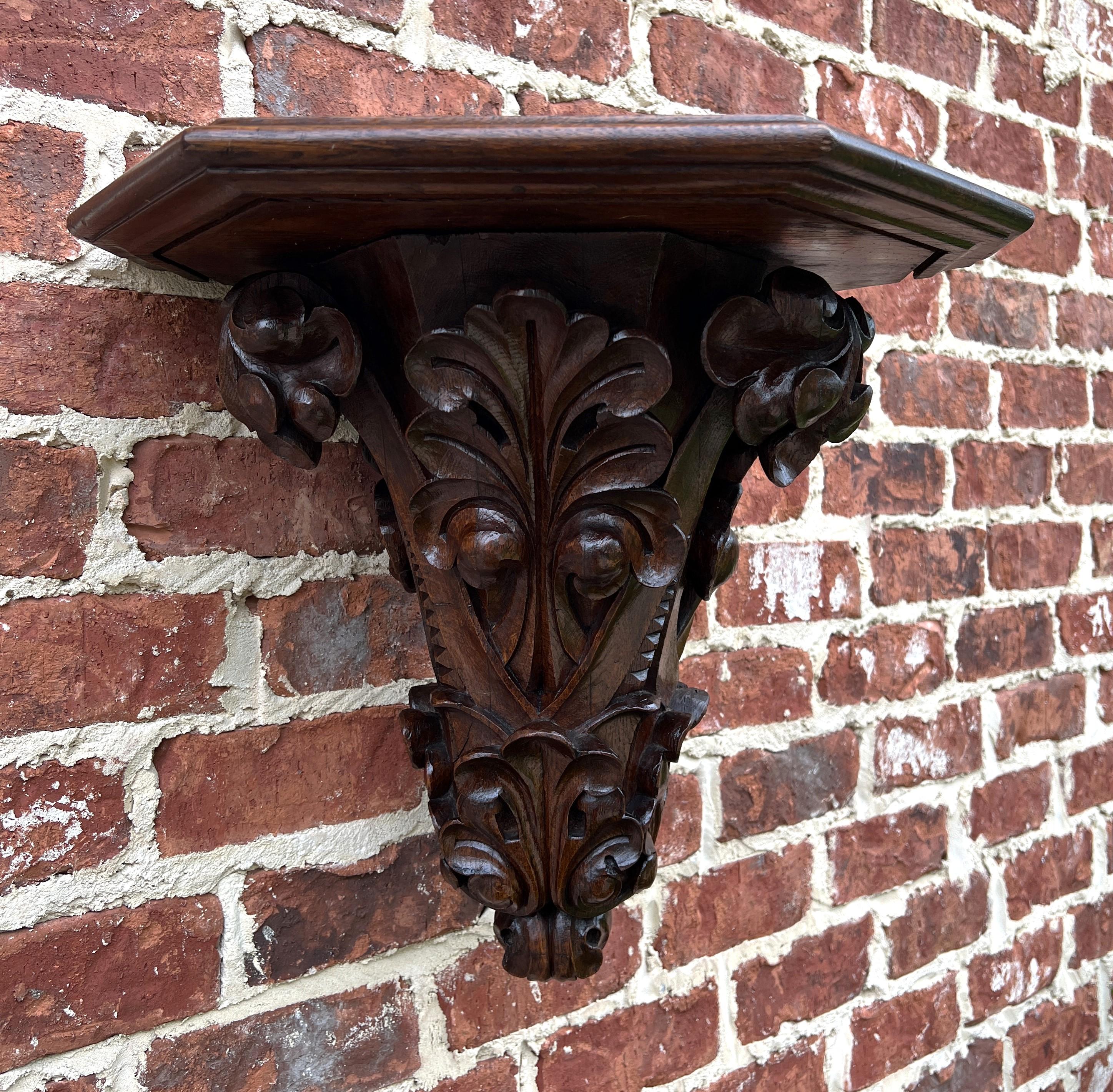 Antique French Corner Corbel Wall Shelf Hanging Wall Decor Carved Oak, 19th C In Good Condition For Sale In Tyler, TX