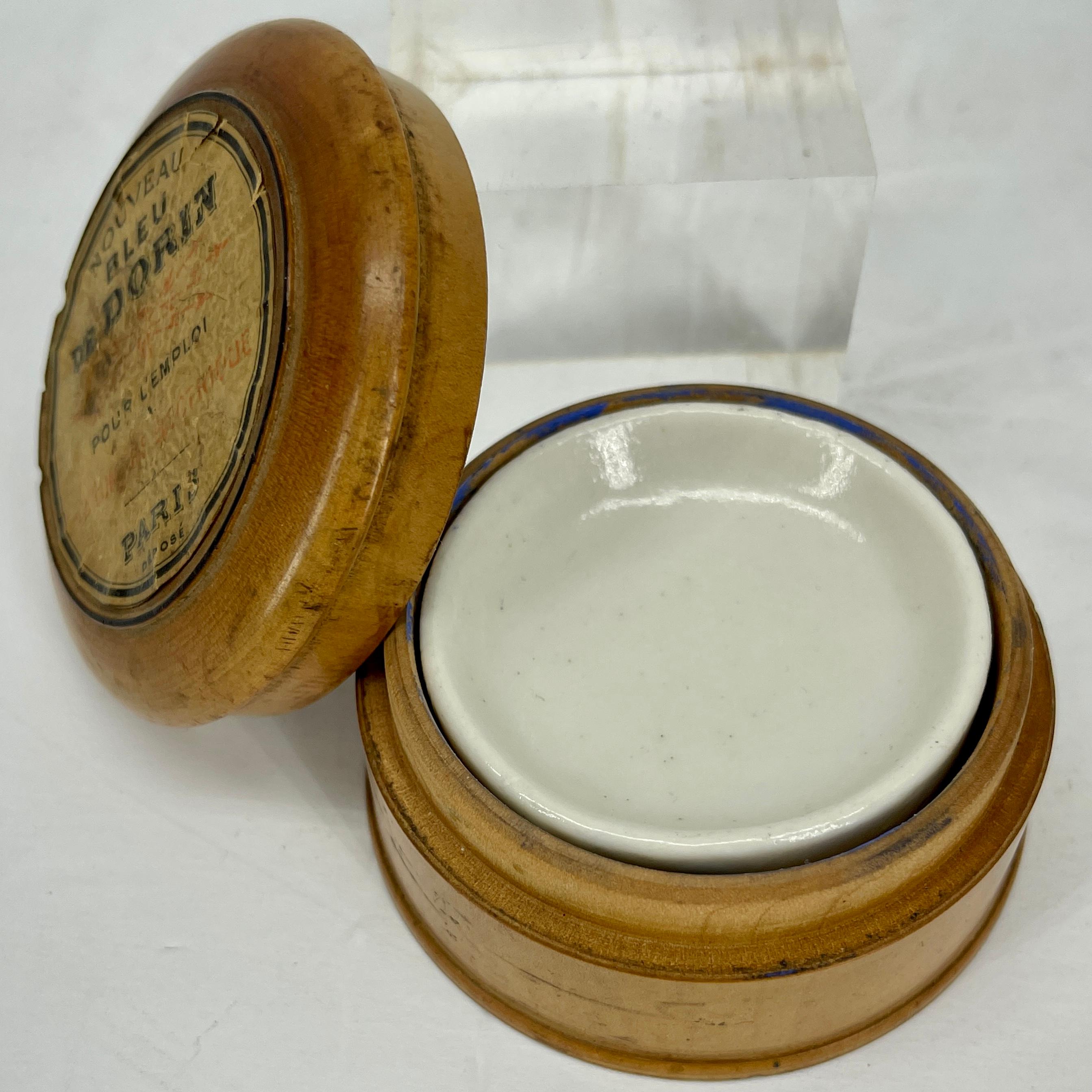 Antique French Cosmetic Face Powder Compact Box In Good Condition For Sale In Haddonfield, NJ