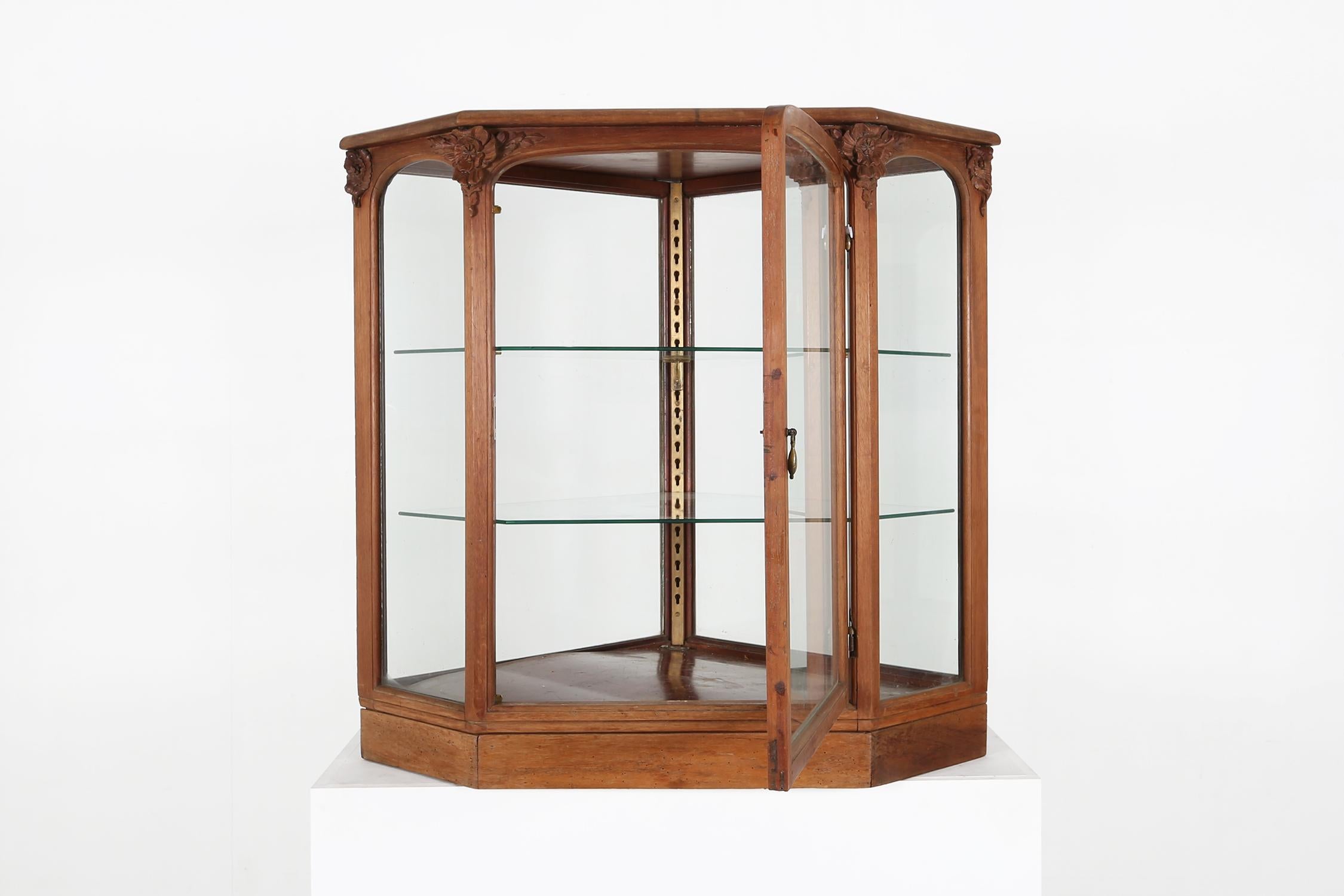 Hand-Carved Antique French counter display case in oak, ca. 1900