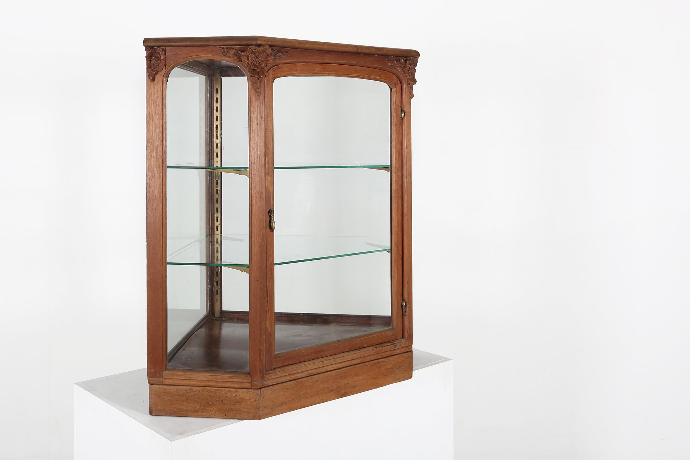 Antique French counter display case in oak, ca. 1900 In Good Condition In Meulebeke, BE