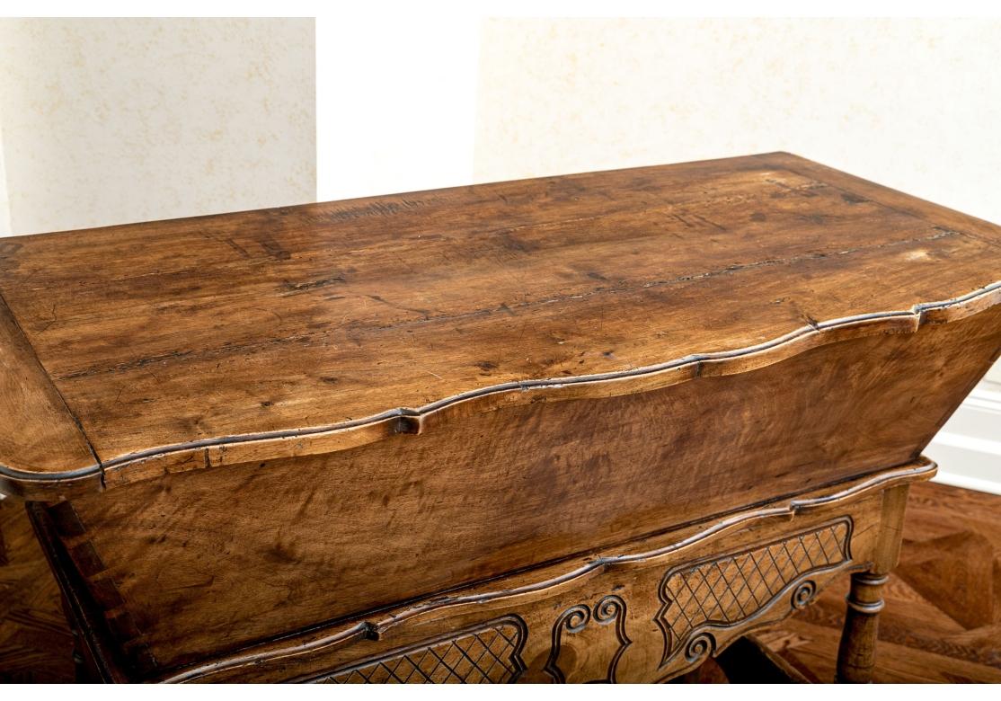 Antique French Country Papelera Sobre Soporte en venta 3