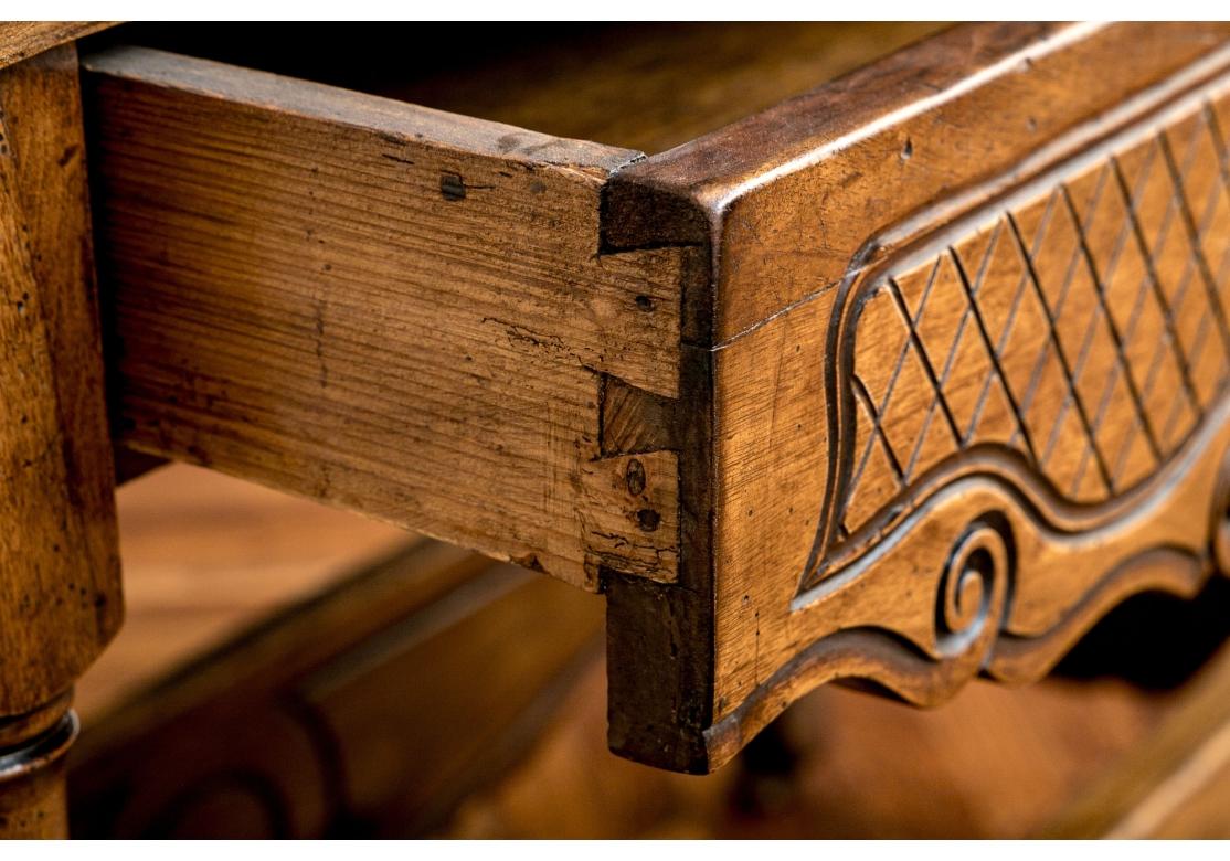 Antique French Country Papelera Sobre Soporte en venta 9