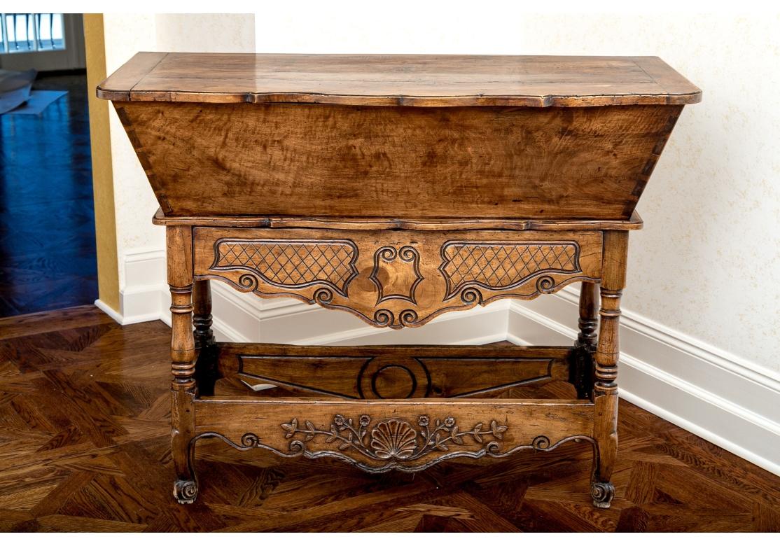 Antique French Country Papelera Sobre Soporte Provincial francés en venta