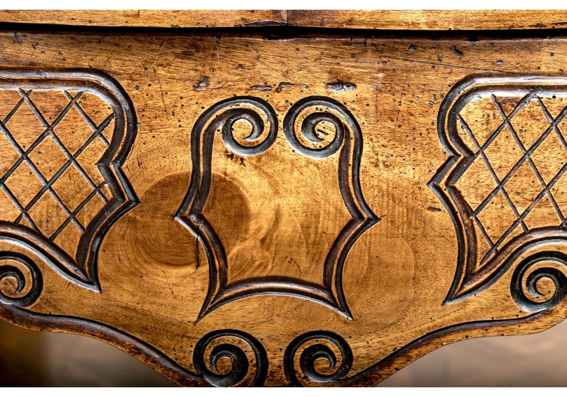 Antique French Country Papelera Sobre Soporte Madera en venta