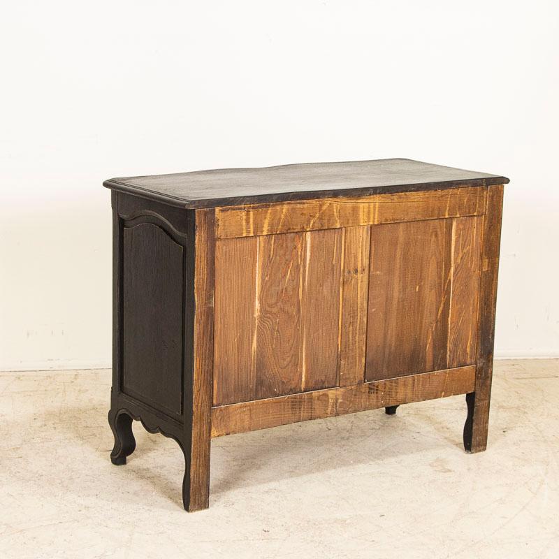 Antique French Country Cómoda Mesilla de noche Pintada de Negro siglo XIX en venta